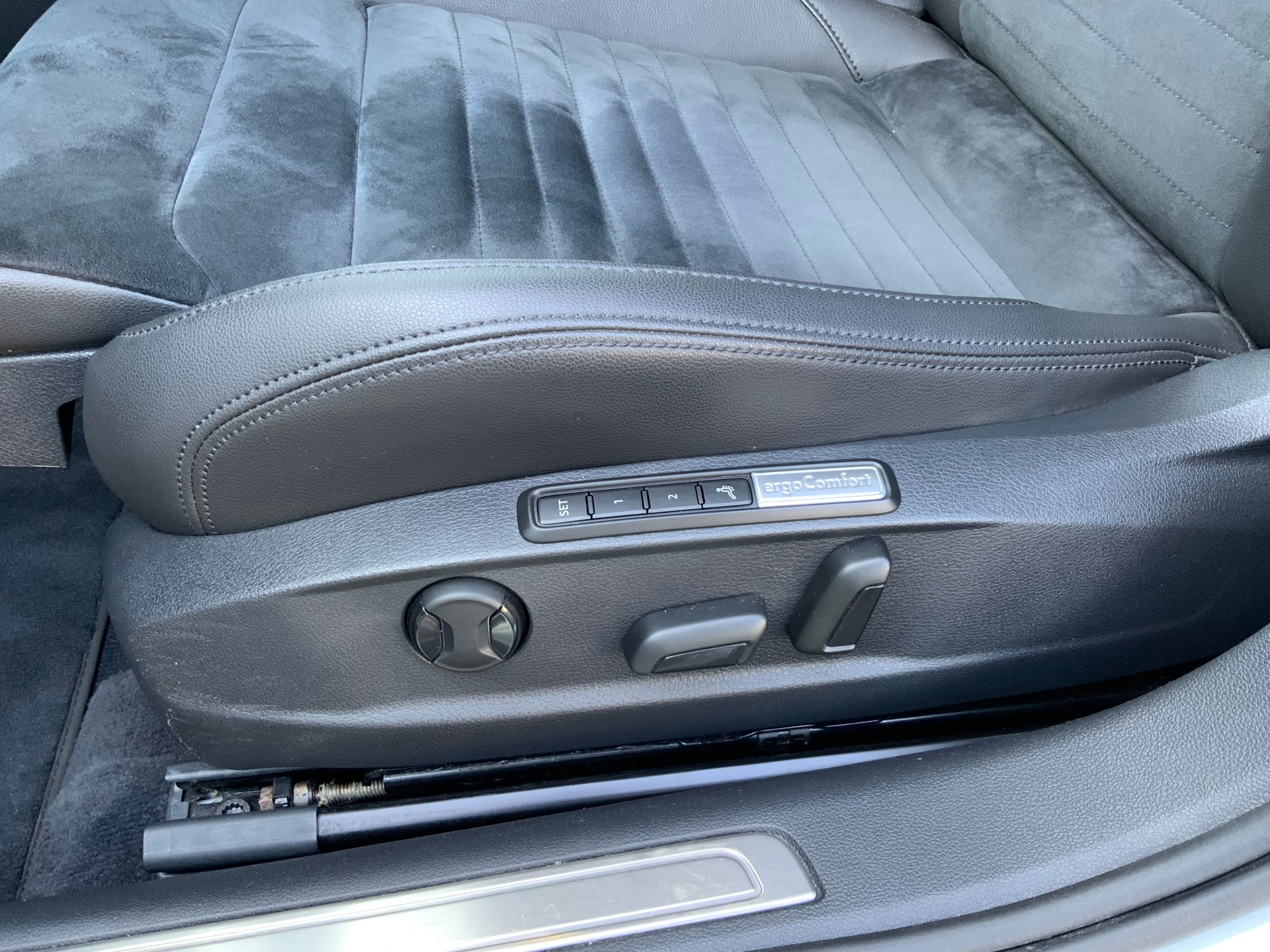 VW Passat Variant 2.0 TDI BMT Highline DSG 4Motion-image-11