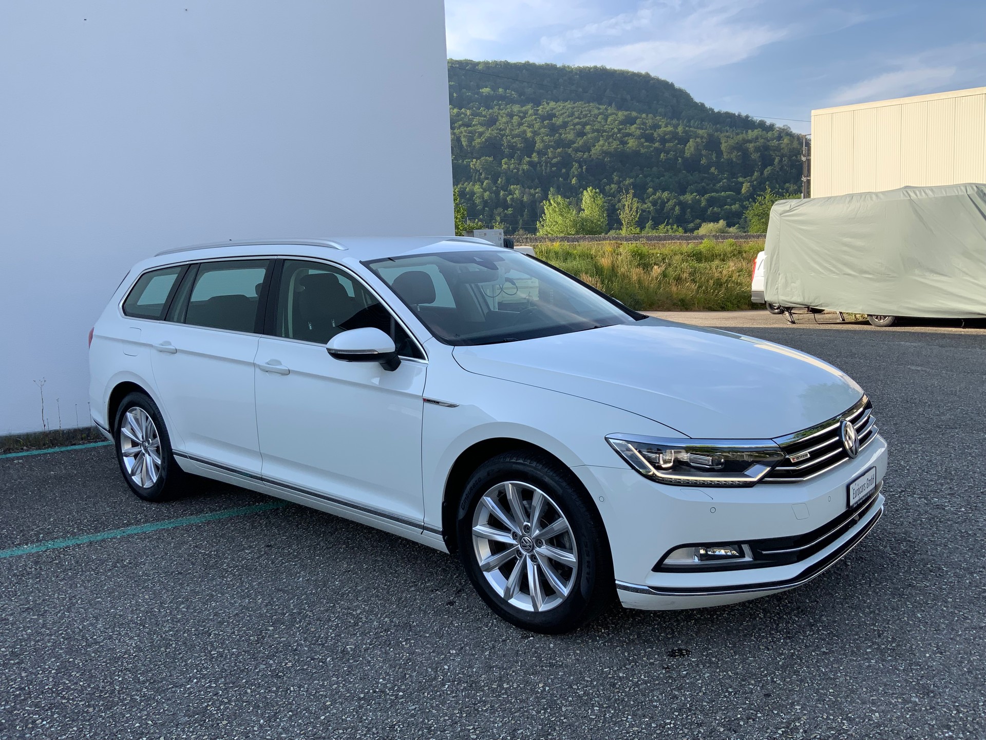 VW Passat Variant 2.0 TDI BMT Highline DSG 4Motion-image-2