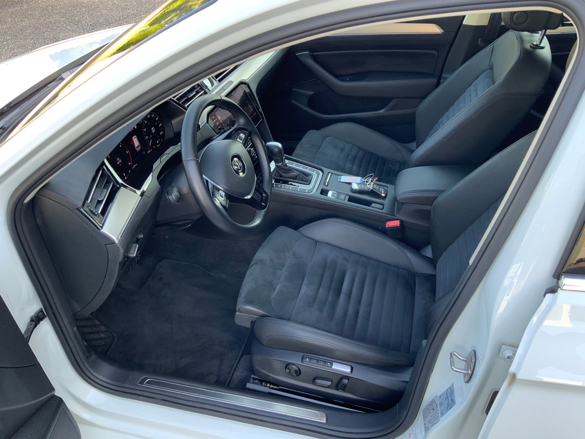 VW Passat Variant 2.0 TDI BMT Highline DSG 4Motion-image-8