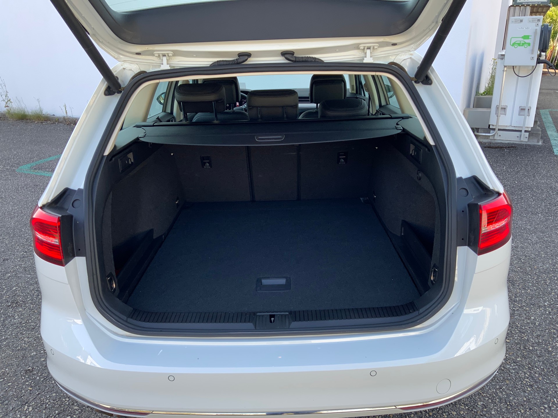 VW Passat Variant 2.0 TDI BMT Highline DSG 4Motion-image-15