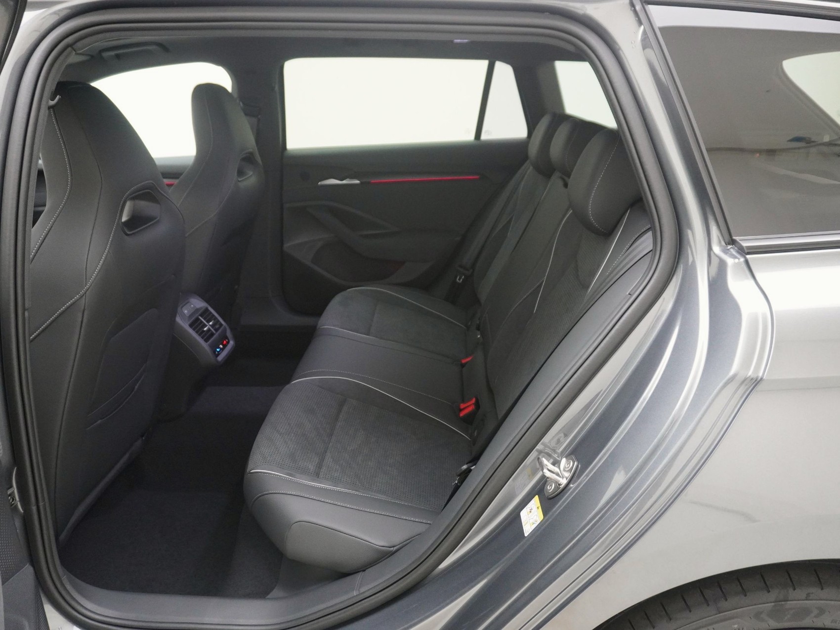 SKODA Superb 1.5 TSI Plug-in-Hybrid Sportline DSG-image-13