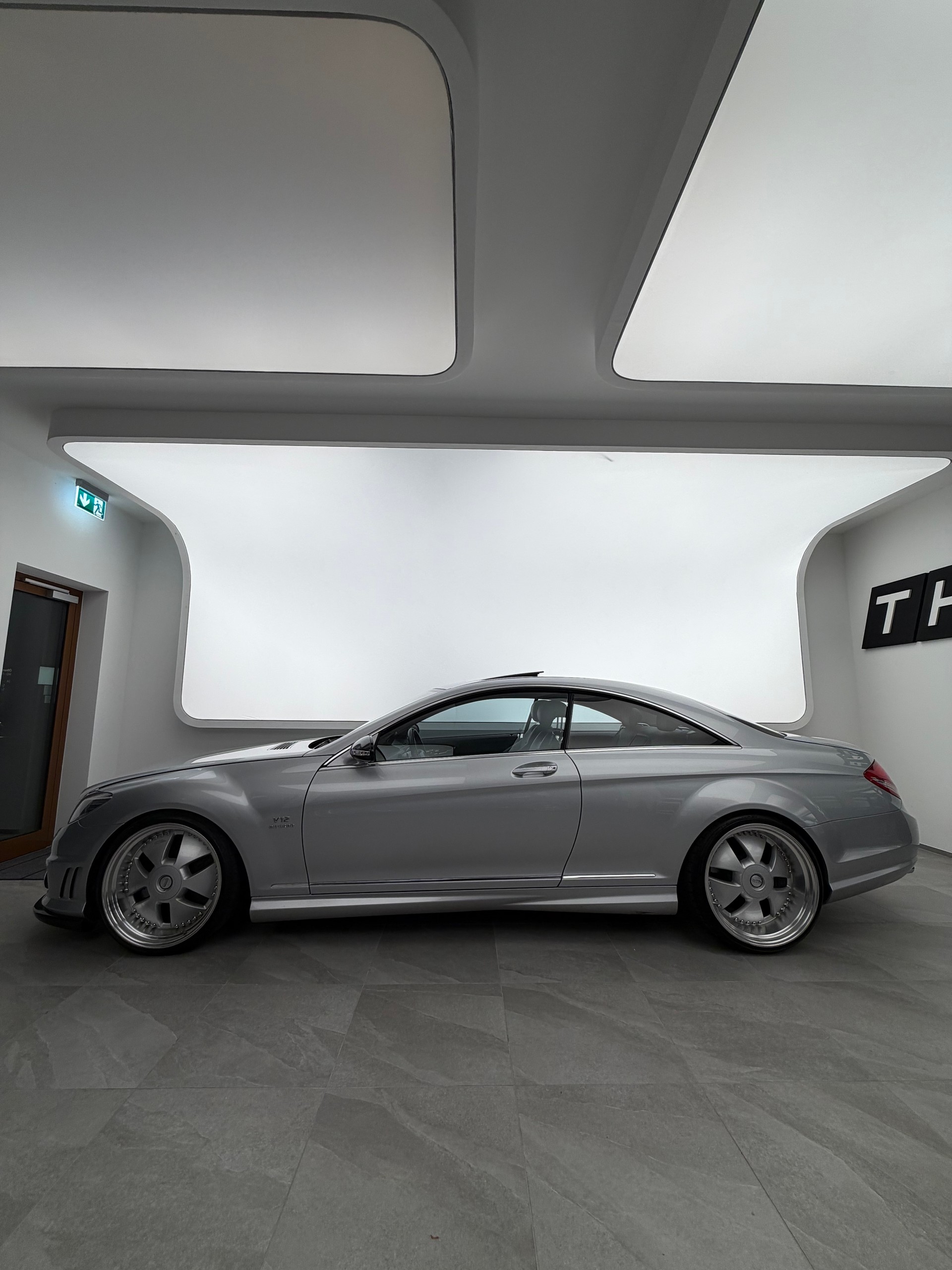 MERCEDES-BENZ CL 65 AMG-showroom-element-2