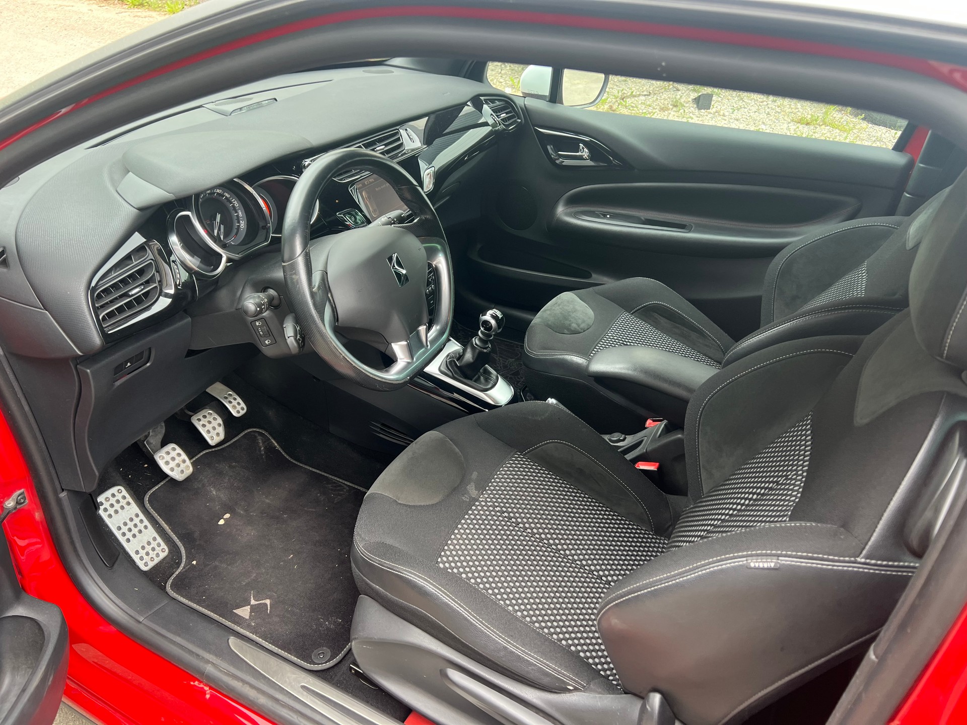 DS AUTOMOBILES DS3 1.6 THP Sport Chic-image-8