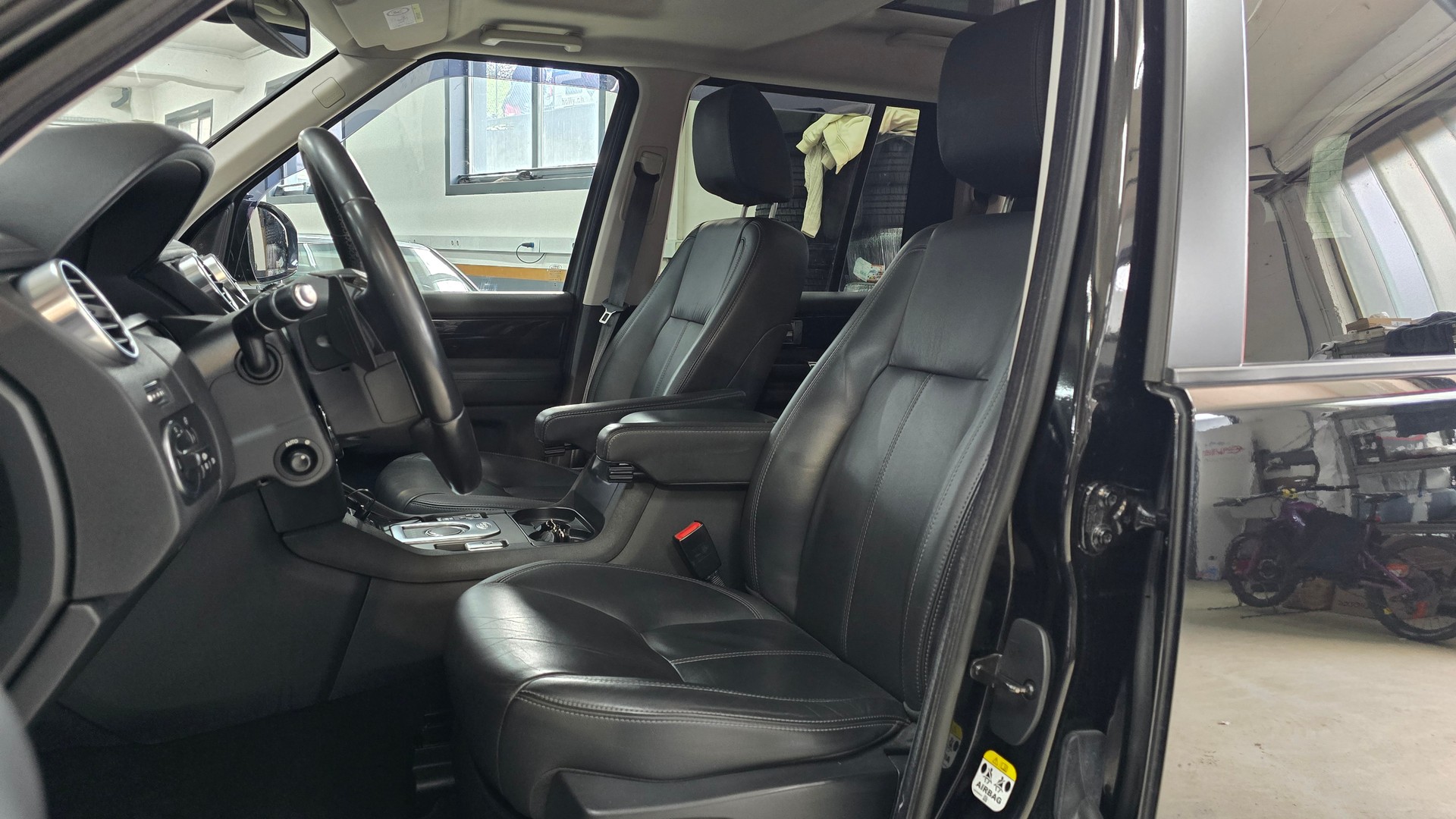 LAND ROVER Discovery 3.0 SDV6 HSE Automatic-image-20