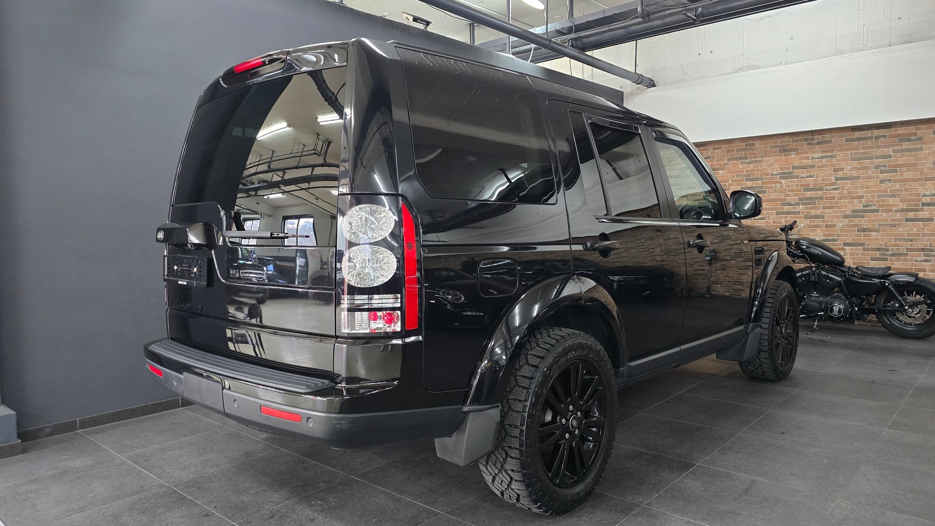 LAND ROVER Discovery 3.0 SDV6 HSE Automatic-image-10