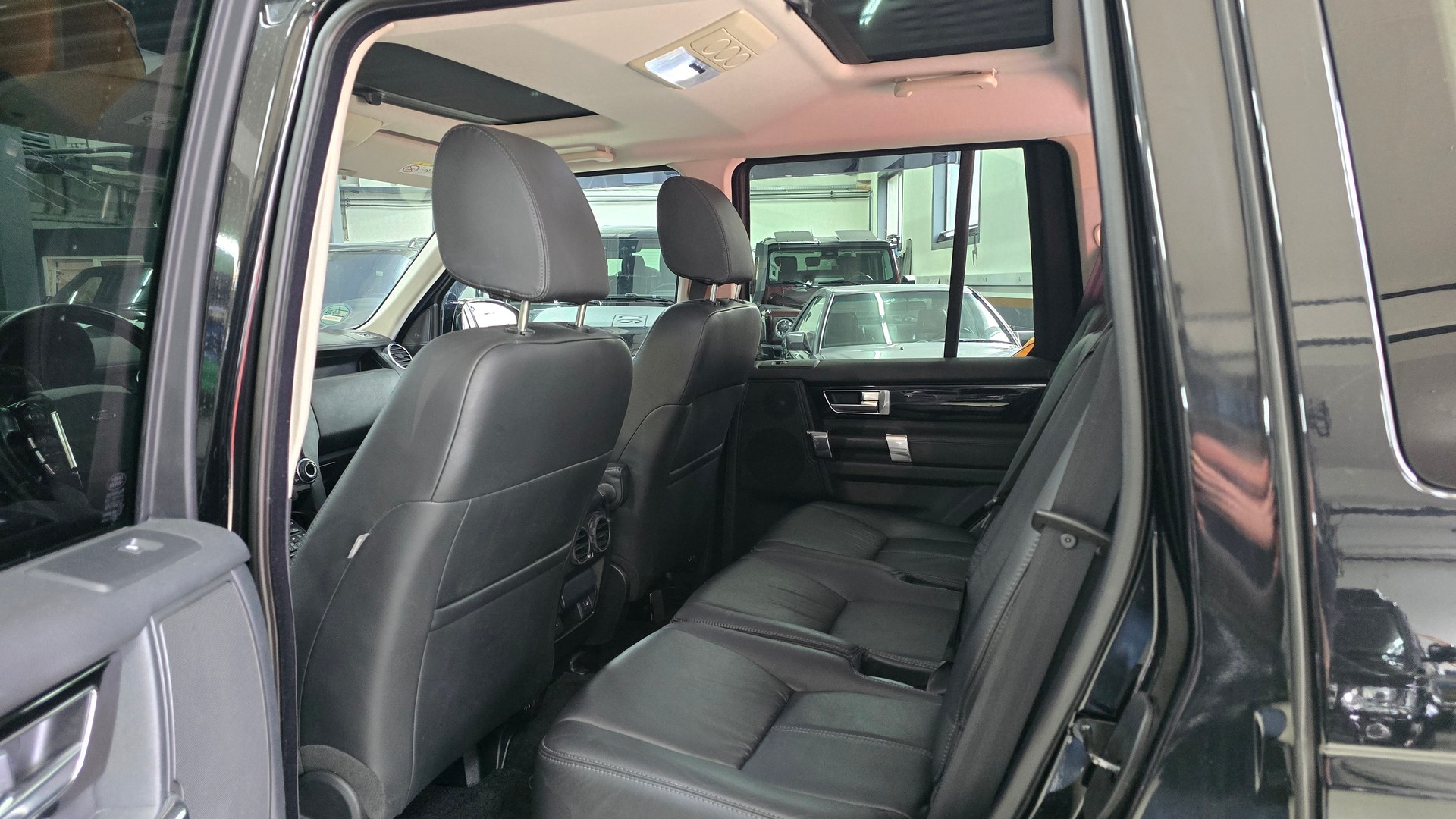 LAND ROVER Discovery 3.0 SDV6 HSE Automatic-image-22