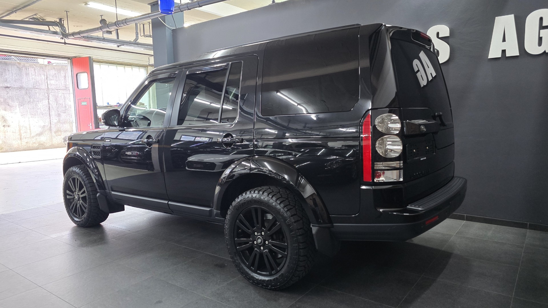 LAND ROVER Discovery 3.0 SDV6 HSE Automatic-image-6