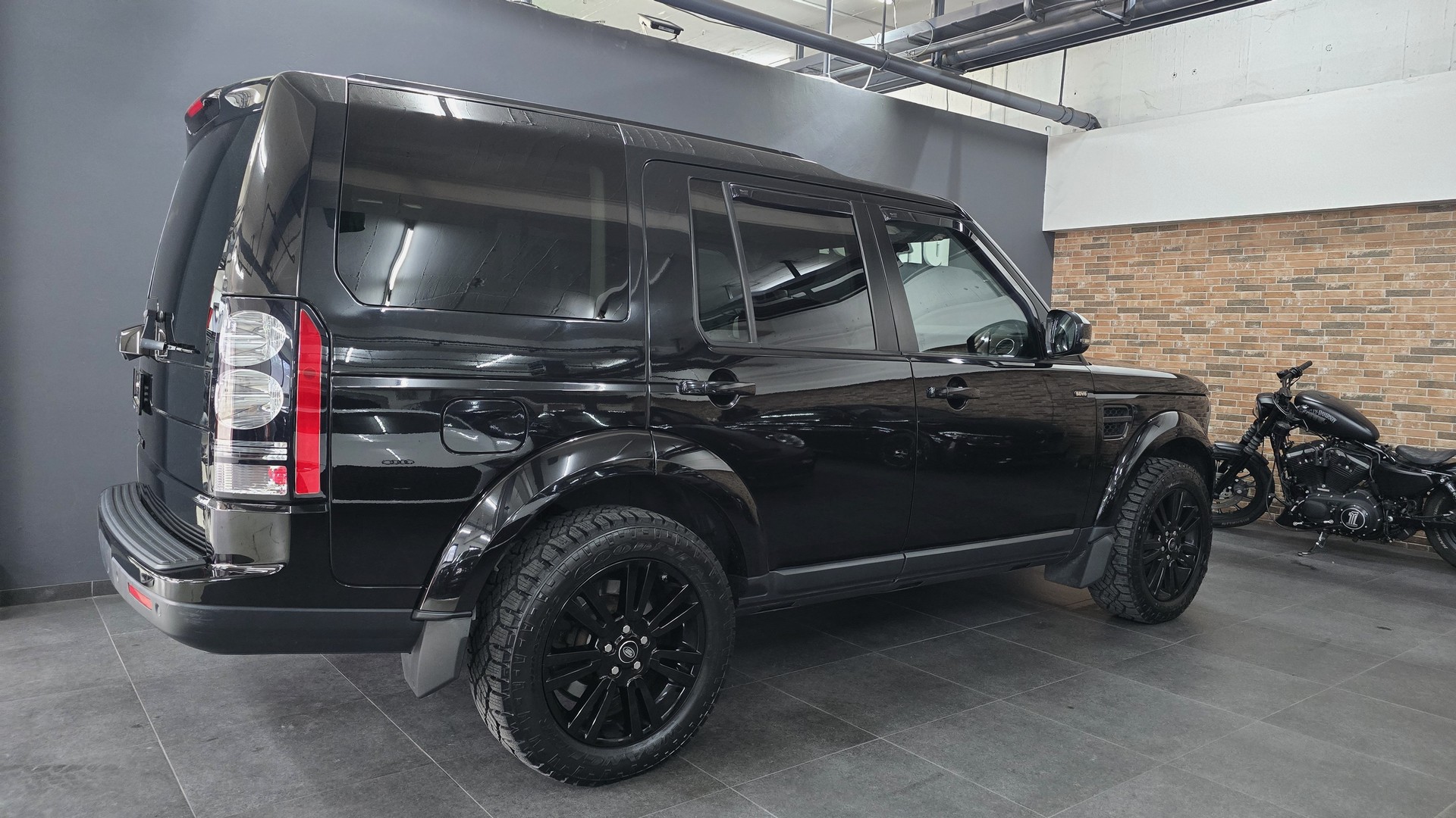LAND ROVER Discovery 3.0 SDV6 HSE Automatic-image-11