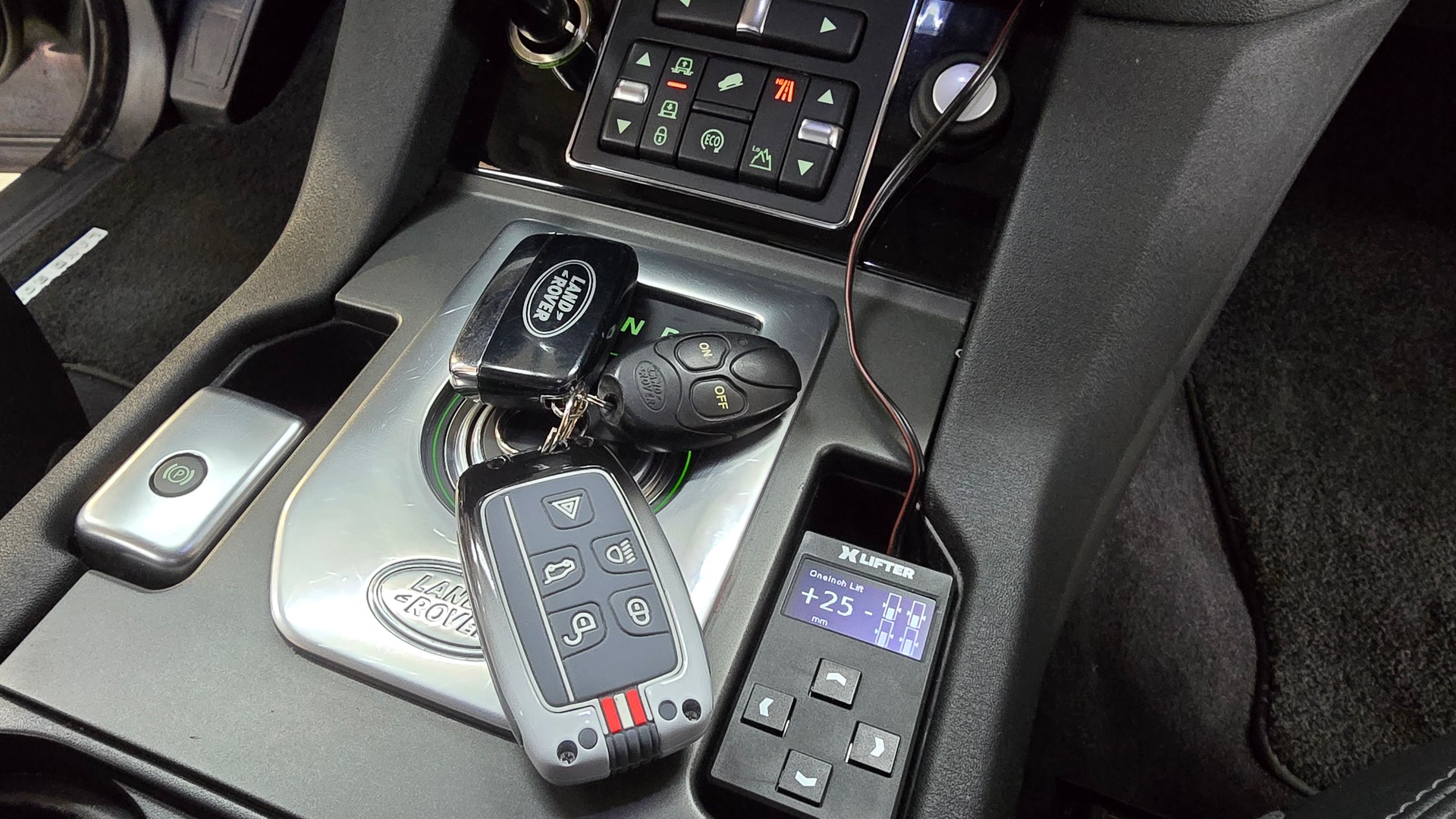 LAND ROVER Discovery 3.0 SDV6 HSE Automatic-image-28