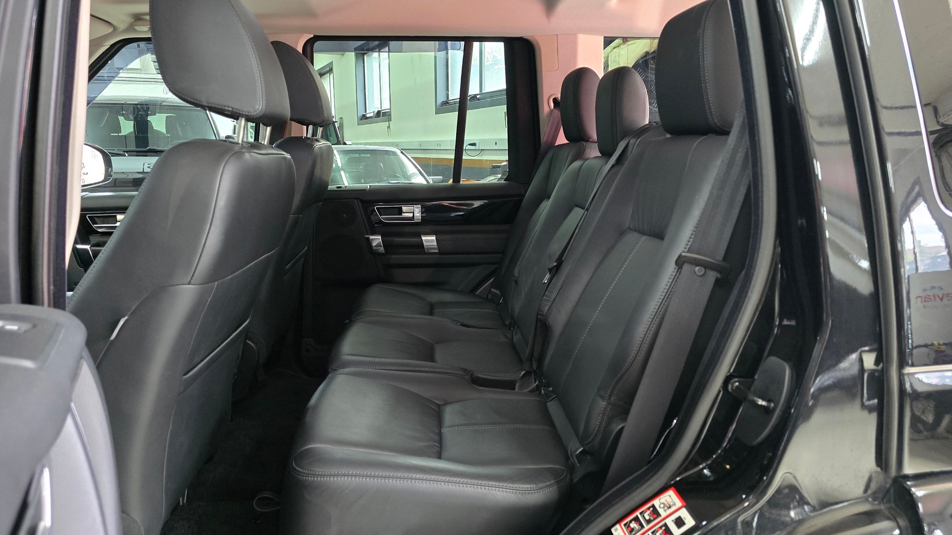 LAND ROVER Discovery 3.0 SDV6 HSE Automatic-image-21