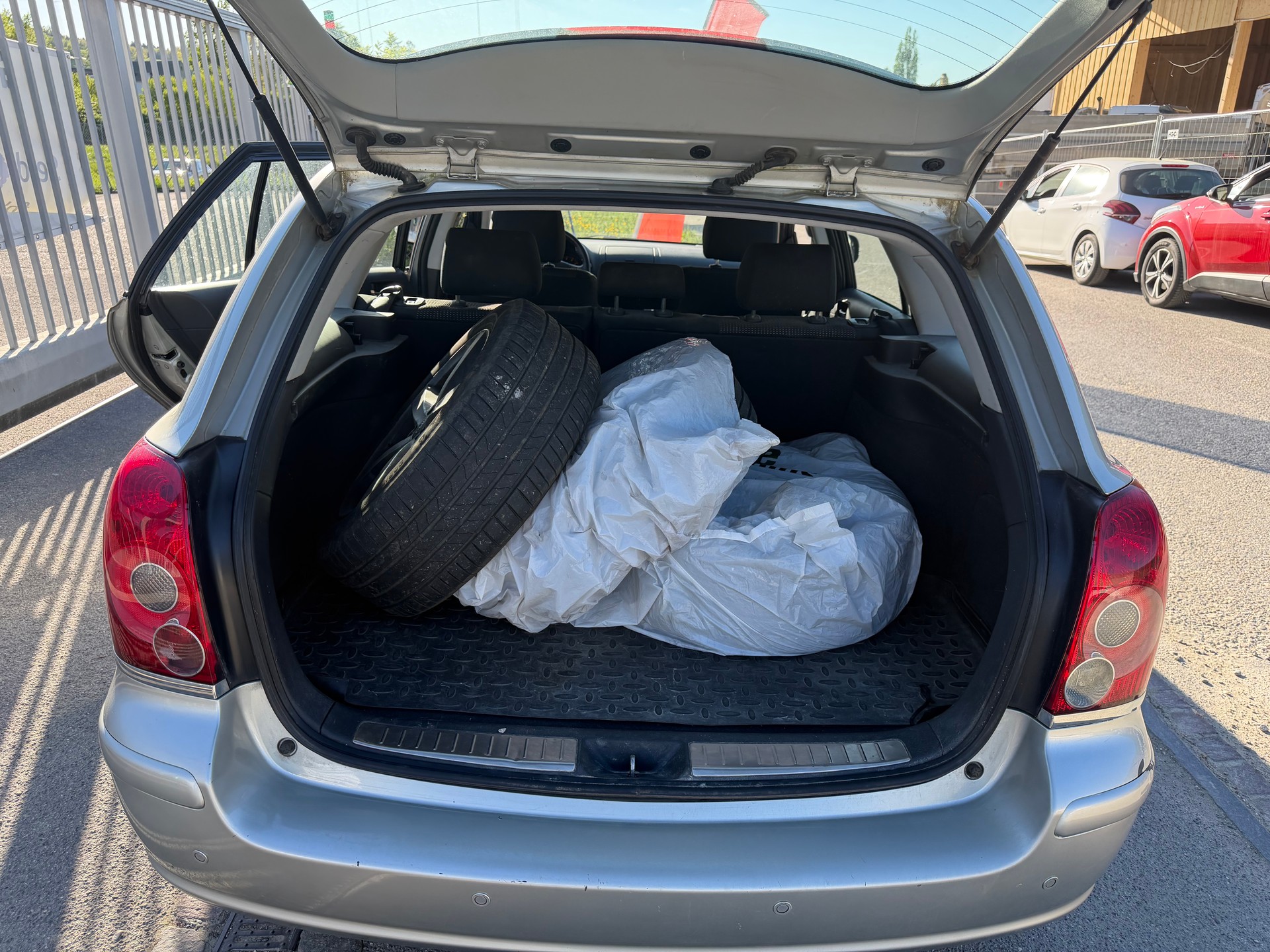 TOYOTA Avensis 2.4 D4 VVT-i Linea Sol Sportswagon T-Step5-image-9