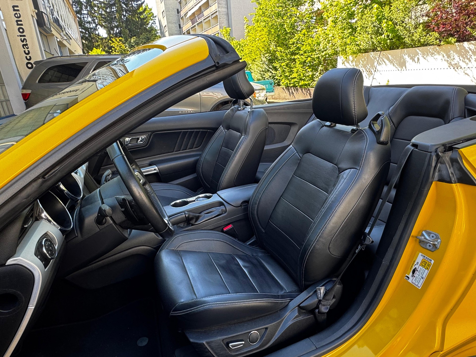 FORD Mustang Convertible 5.0 V8 GT Automat-image-9