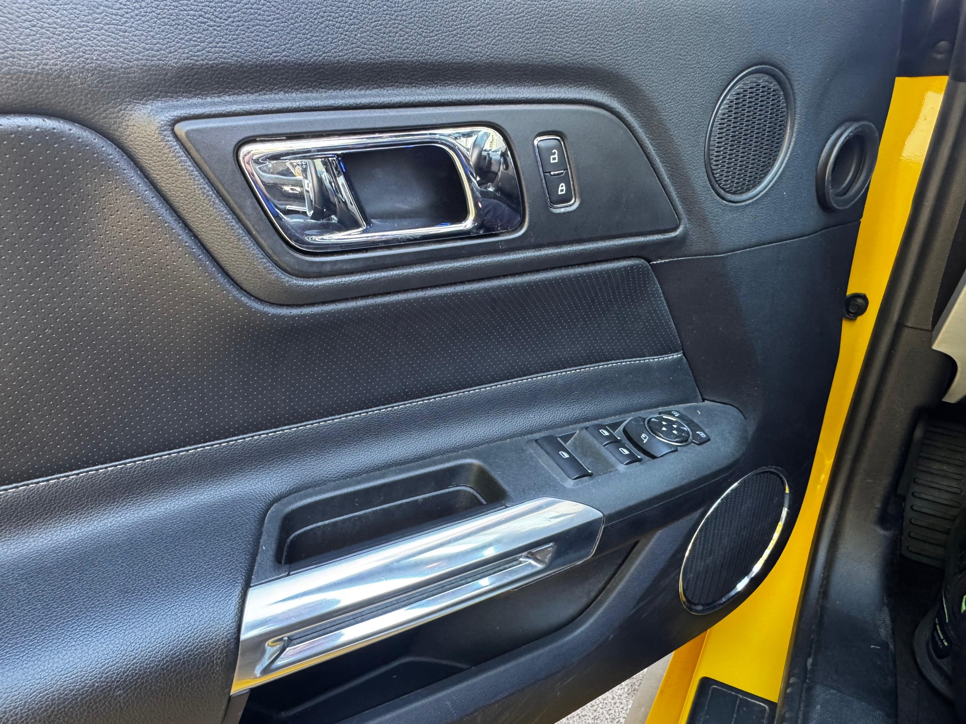 FORD Mustang Convertible 5.0 V8 GT Automat-image-12