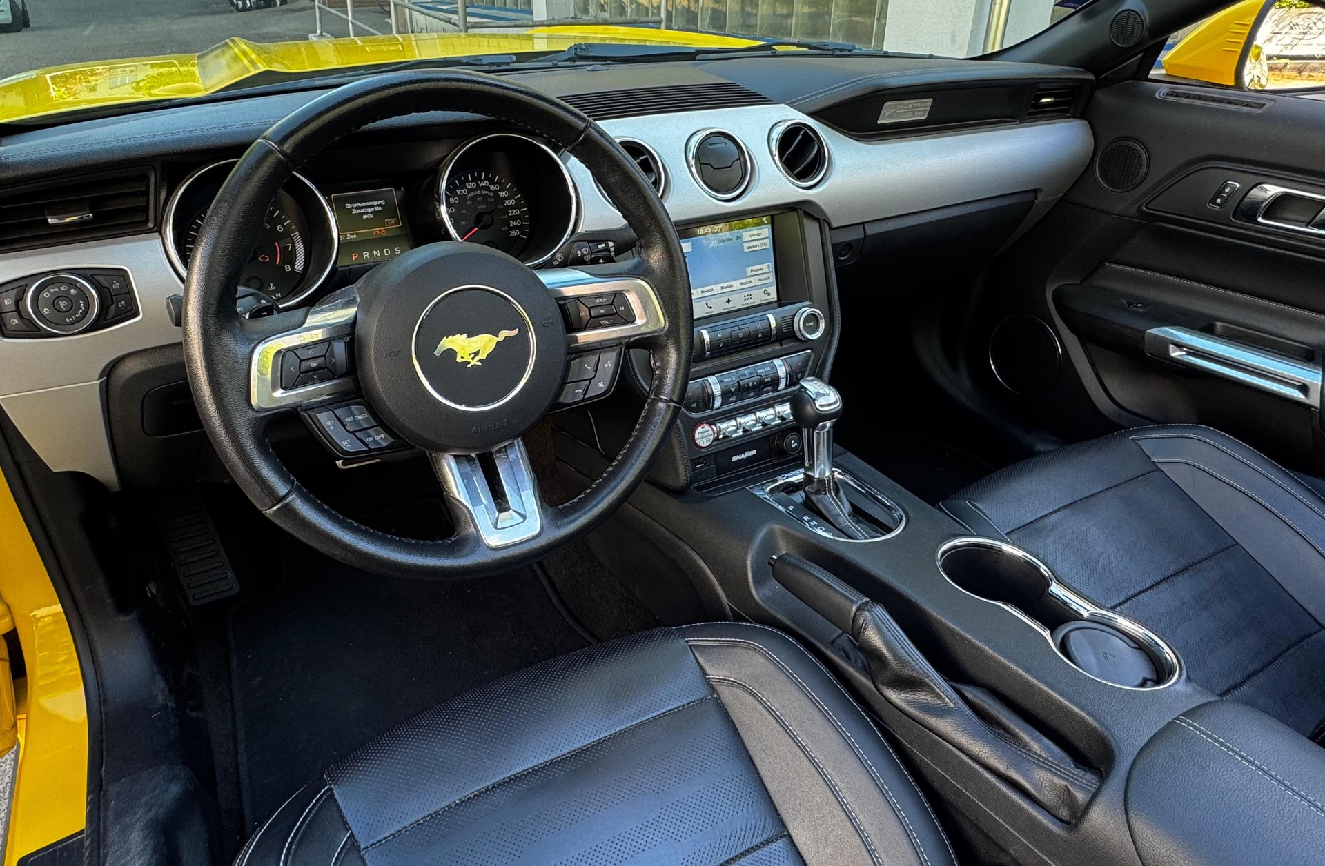 FORD Mustang Convertible 5.0 V8 GT Automat-image-8