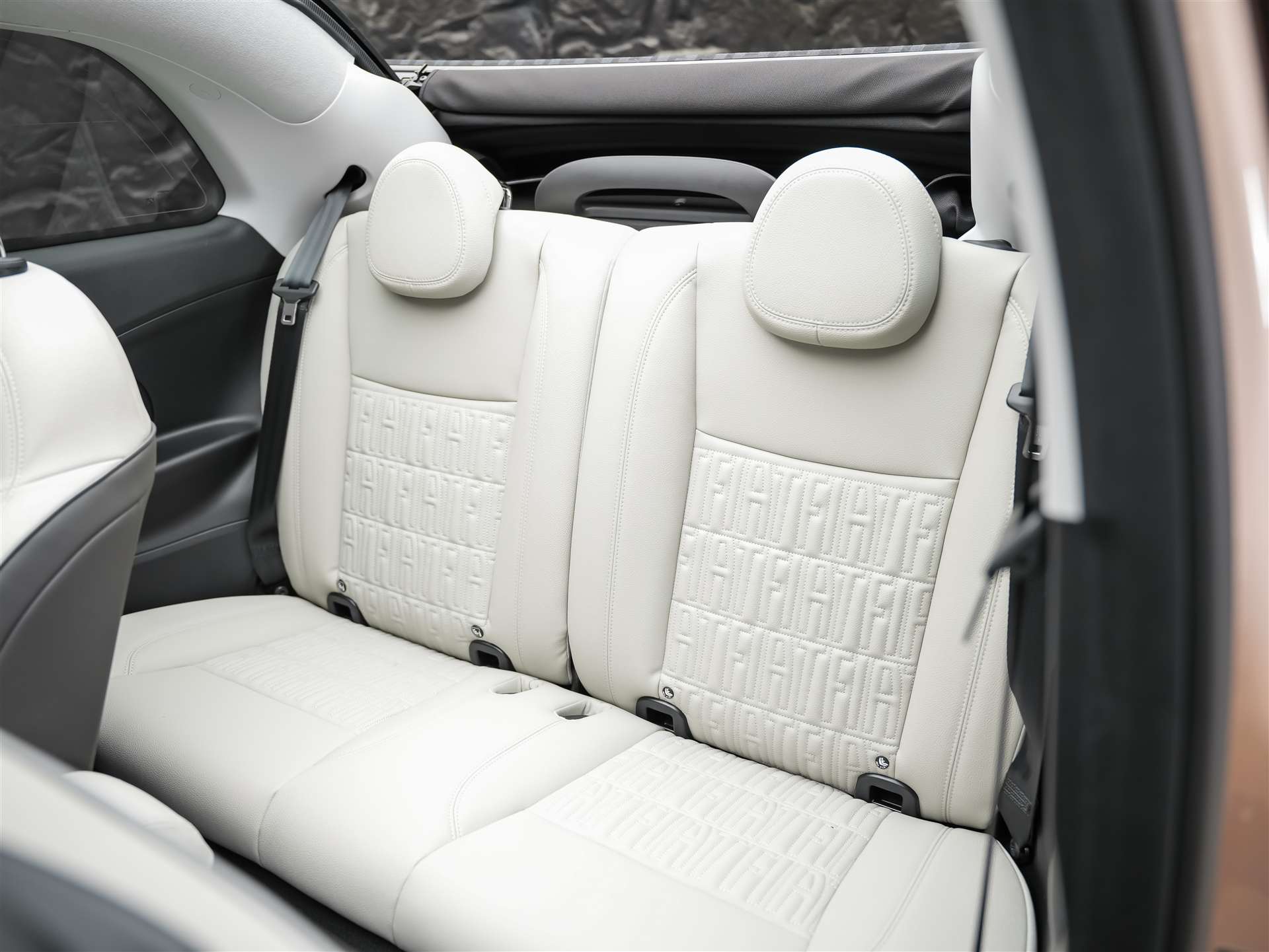 FIAT 500 C electric 87 kW La Prima *Rose Gold Metallic*-image-12