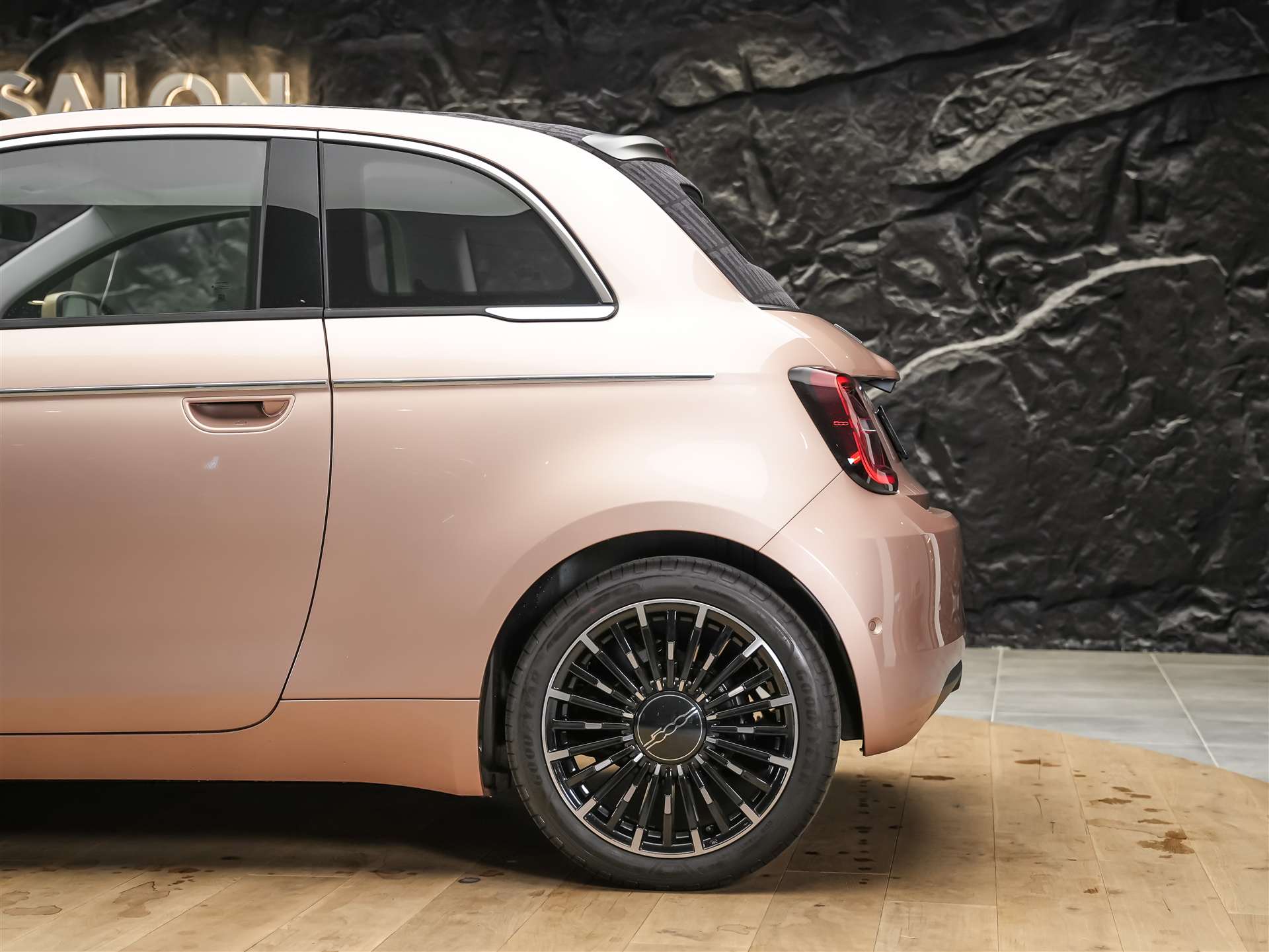 FIAT 500 C electric 87 kW La Prima *Rose Gold Metallic*-image-16