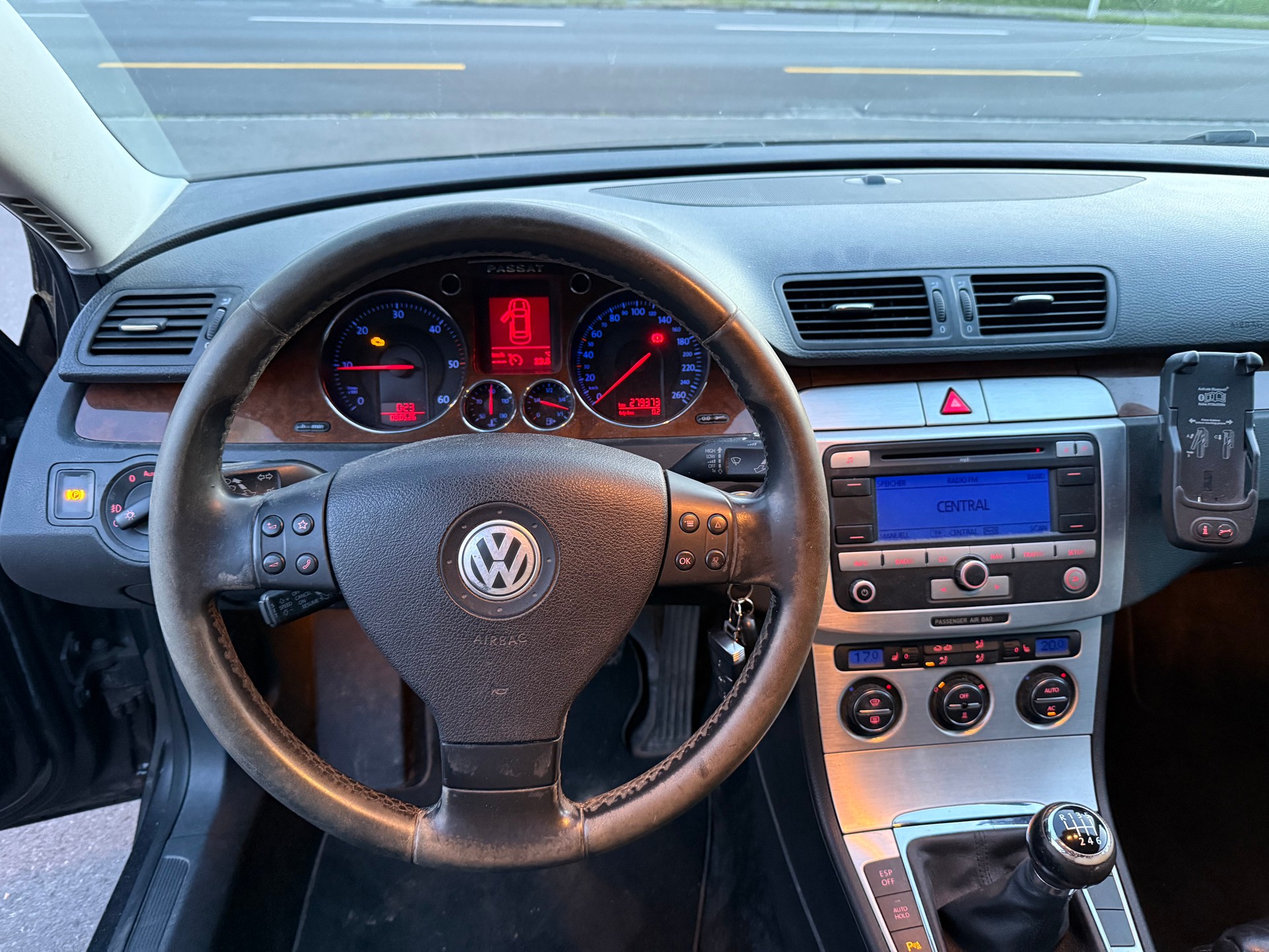 VW Passat Variant 2.0 TDI Highline 4Motion-image-9