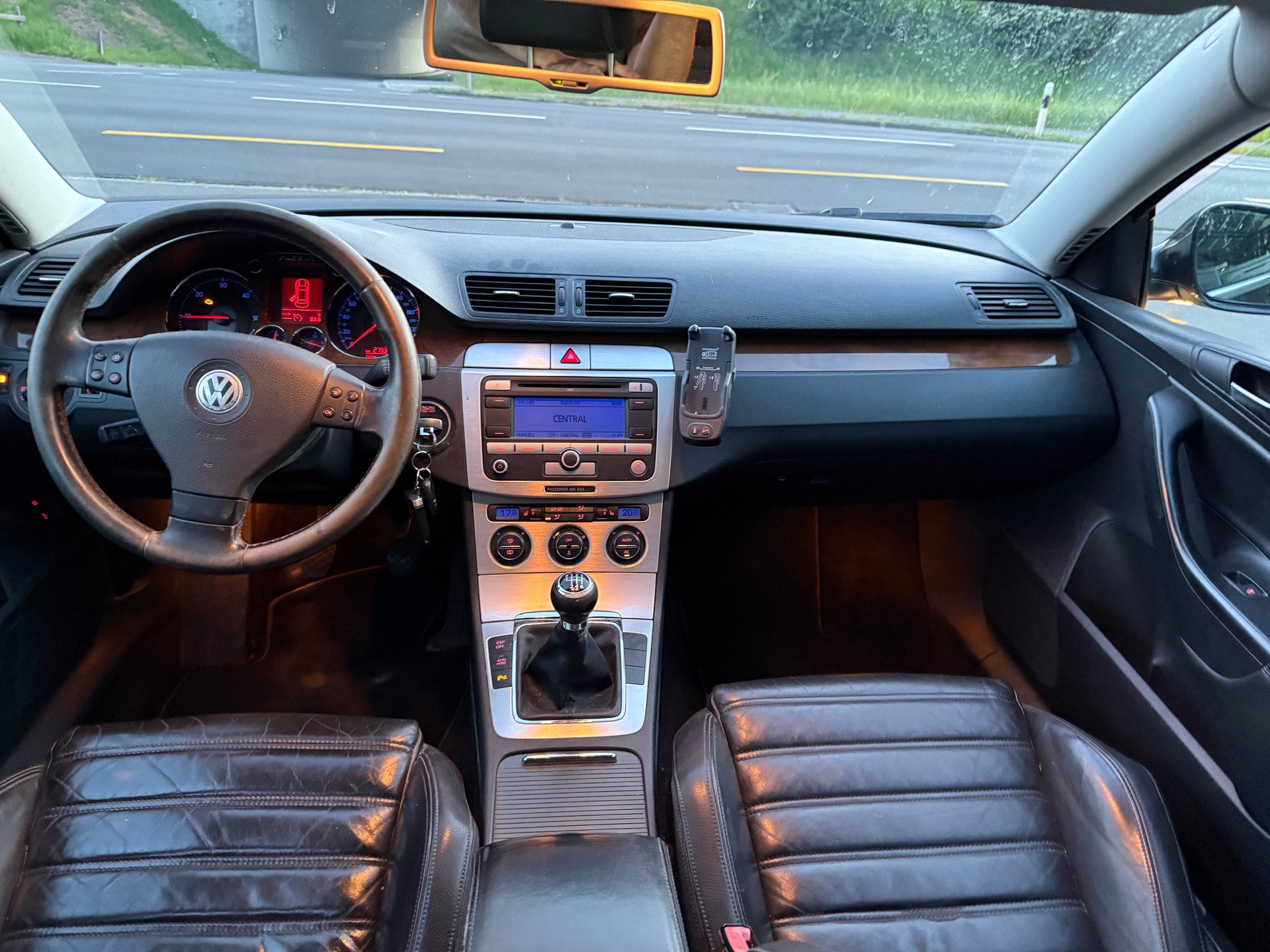 VW Passat Variant 2.0 TDI Highline 4Motion-image-8