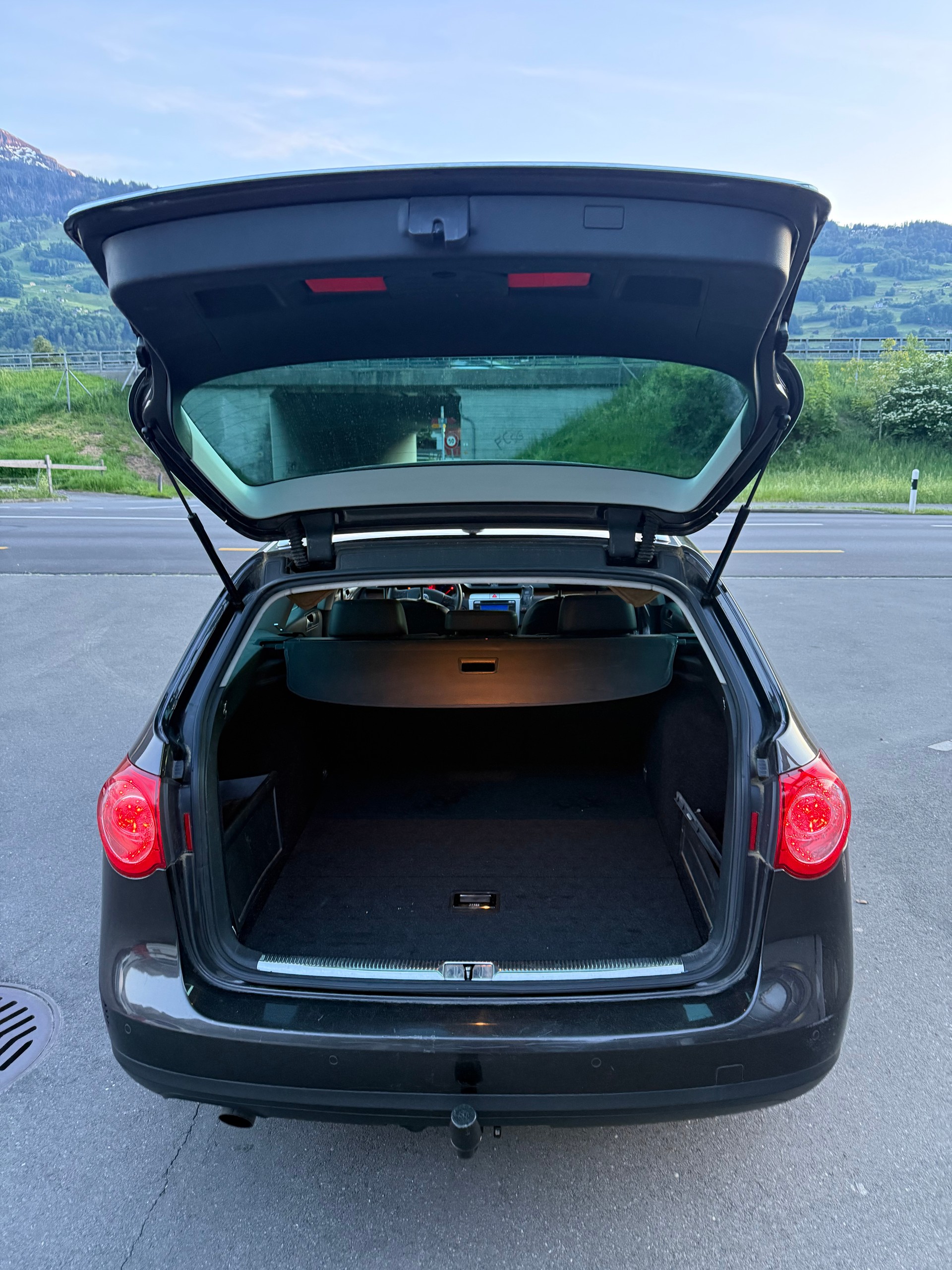 VW Passat Variant 2.0 TDI Highline 4Motion-image-16