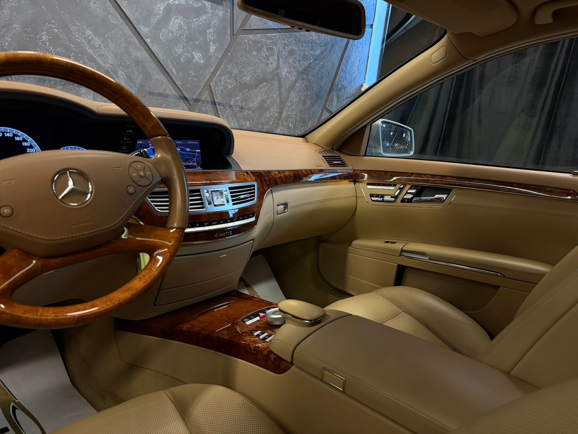 MERCEDES-BENZ S 500 L BlueEfficiency SS 4Matic 7G-Tronic-image-9