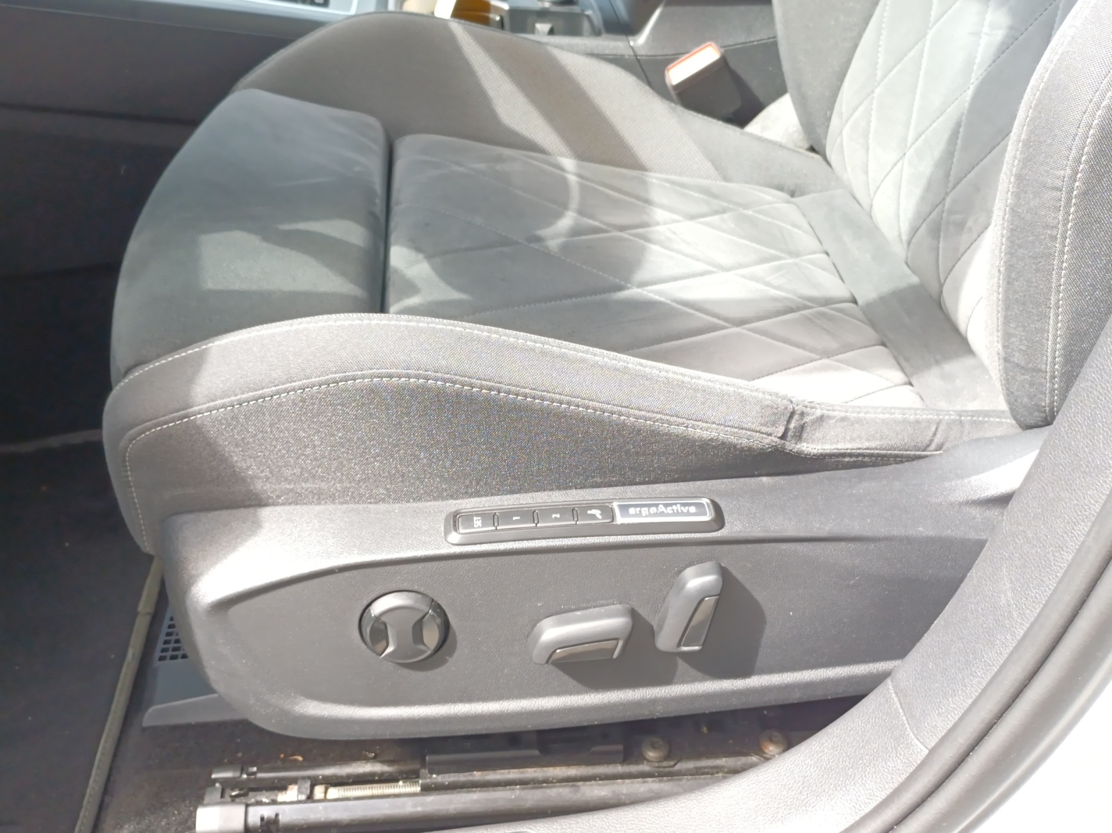 VW Golf 1.5 eTSI mHEV ACT Style DSG-image-14