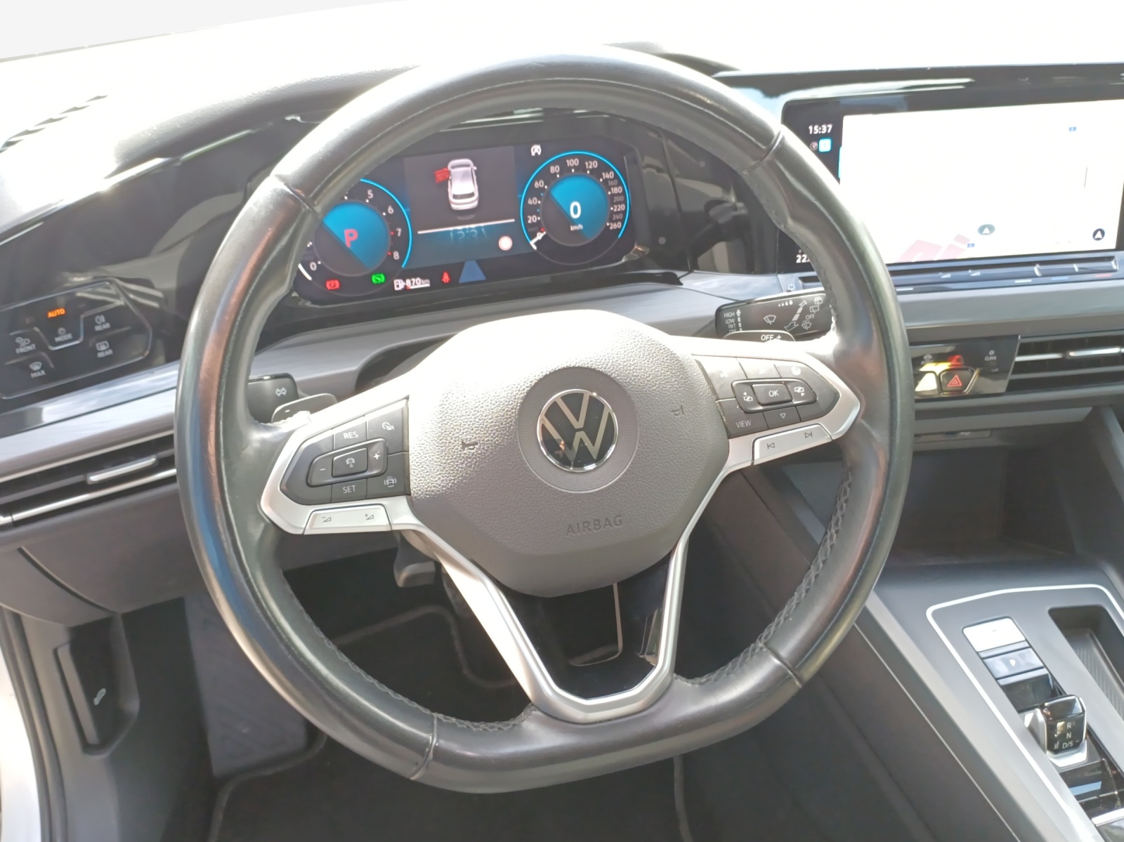 VW Golf 1.5 eTSI mHEV ACT Style DSG-image-9