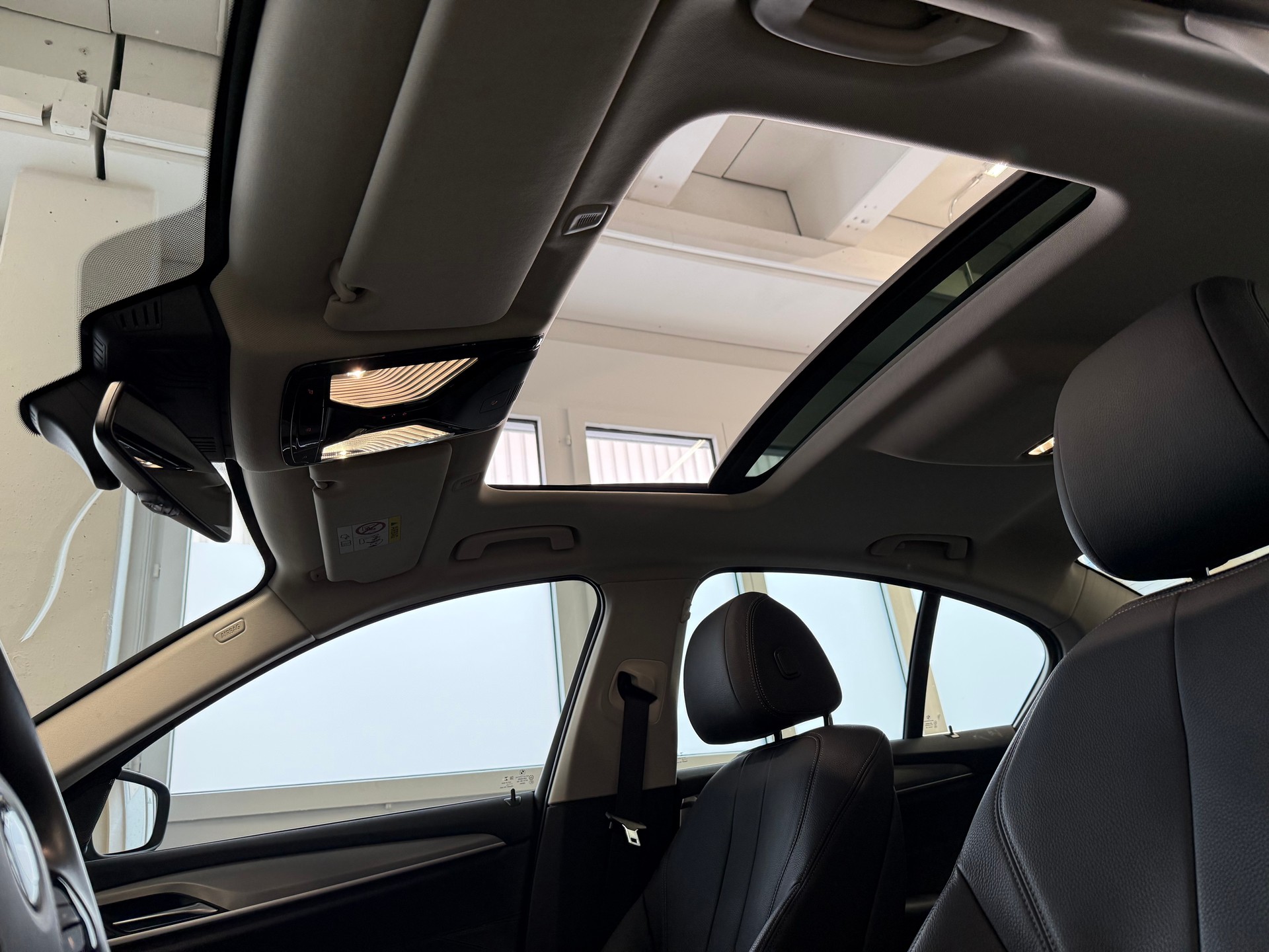 BMW 540i xDrive Steptronic-image-16