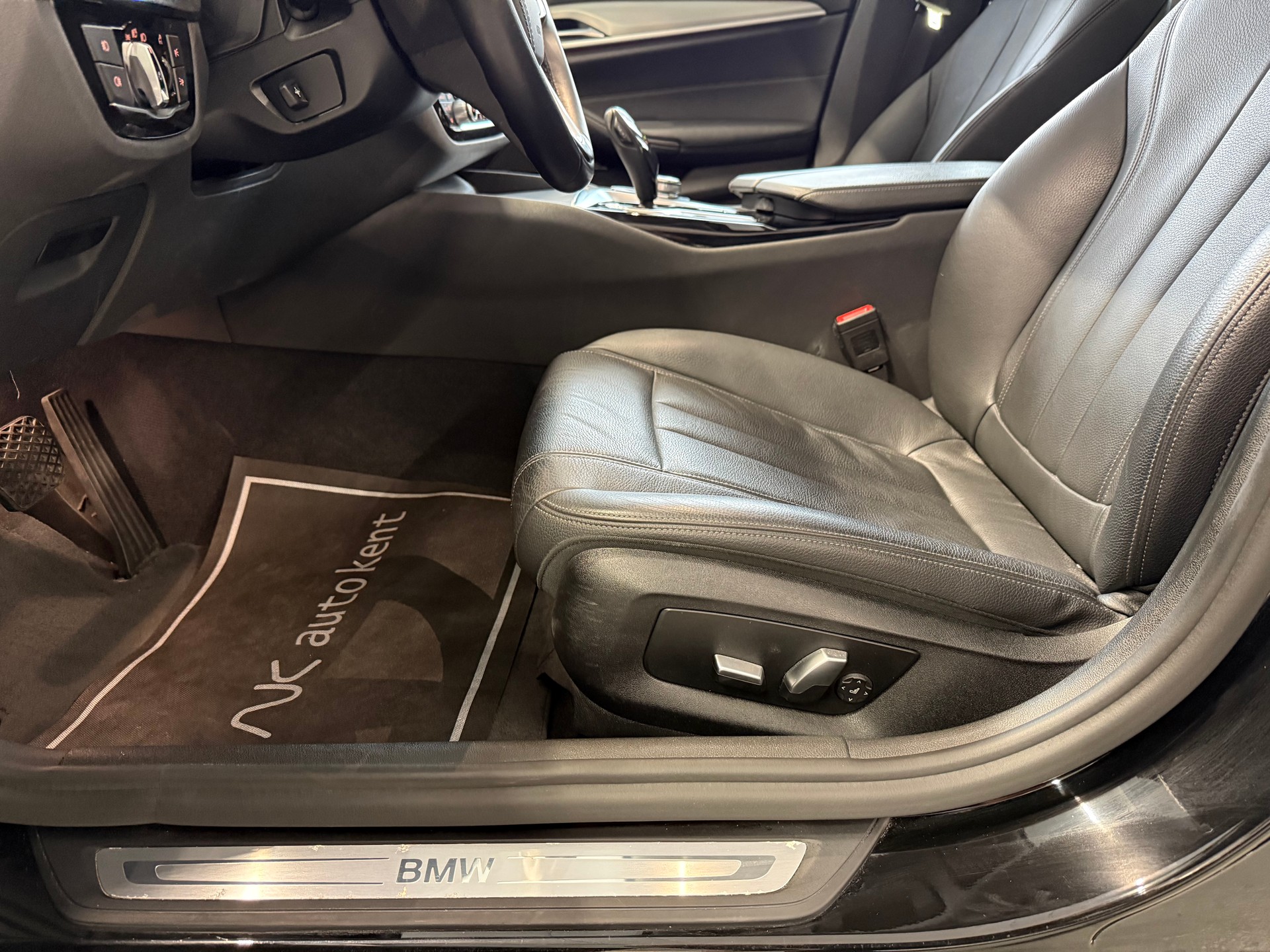 BMW 540i xDrive Steptronic-image-14