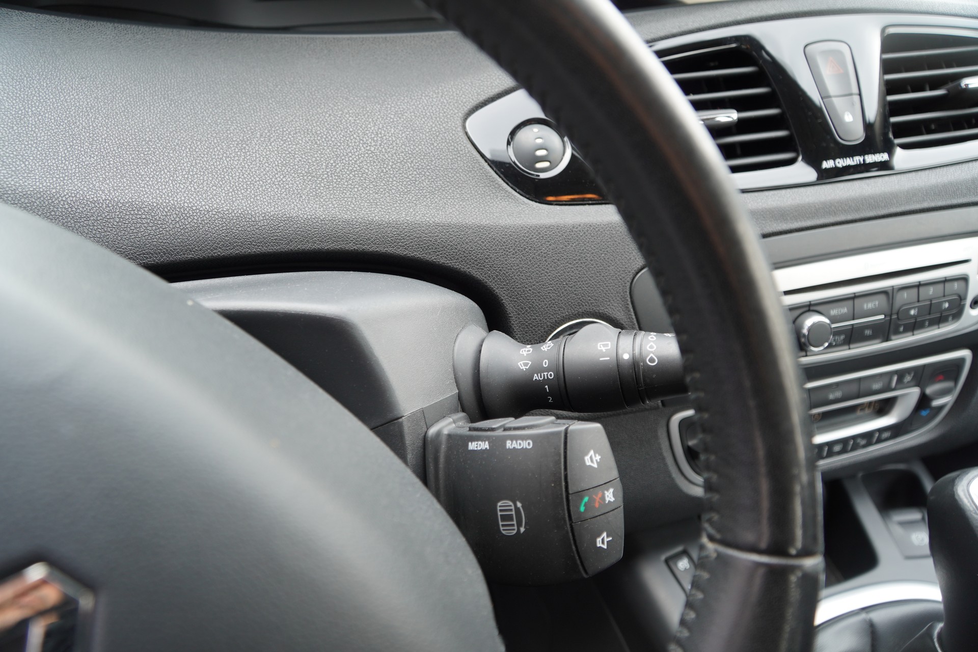 RENAULT Grand Scénic 2.0 16V Dynamique X-Tronic CVT-image-18