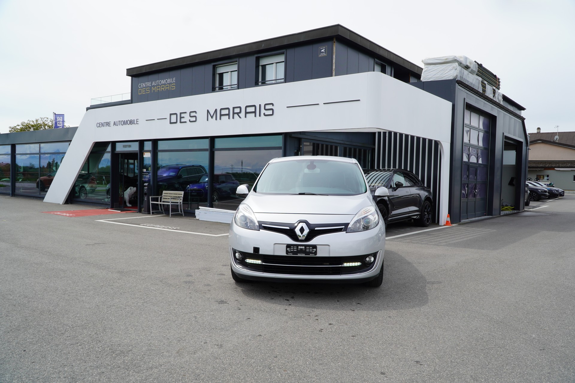 RENAULT Grand Scénic 2.0 16V Dynamique X-Tronic CVT-showroom-element-1