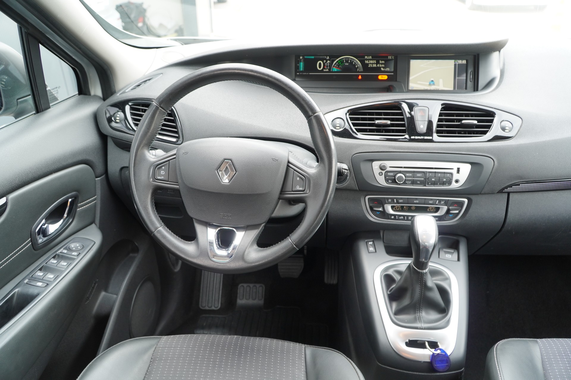 RENAULT Grand Scénic 2.0 16V Dynamique X-Tronic CVT-image-19