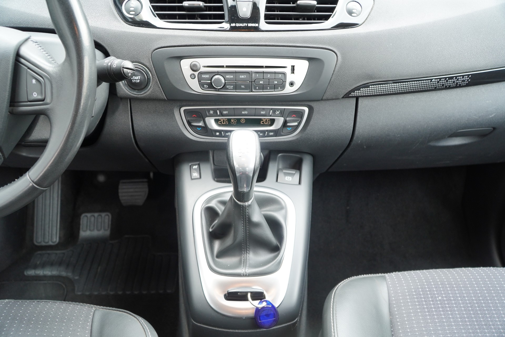 RENAULT Grand Scénic 2.0 16V Dynamique X-Tronic CVT-image-11