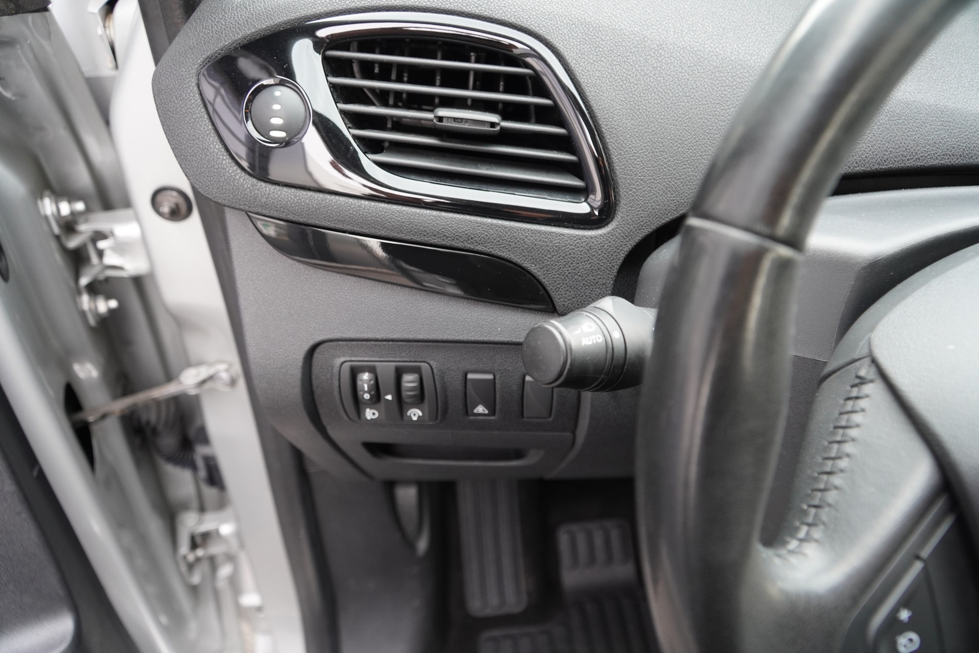 RENAULT Grand Scénic 2.0 16V Dynamique X-Tronic CVT-image-15