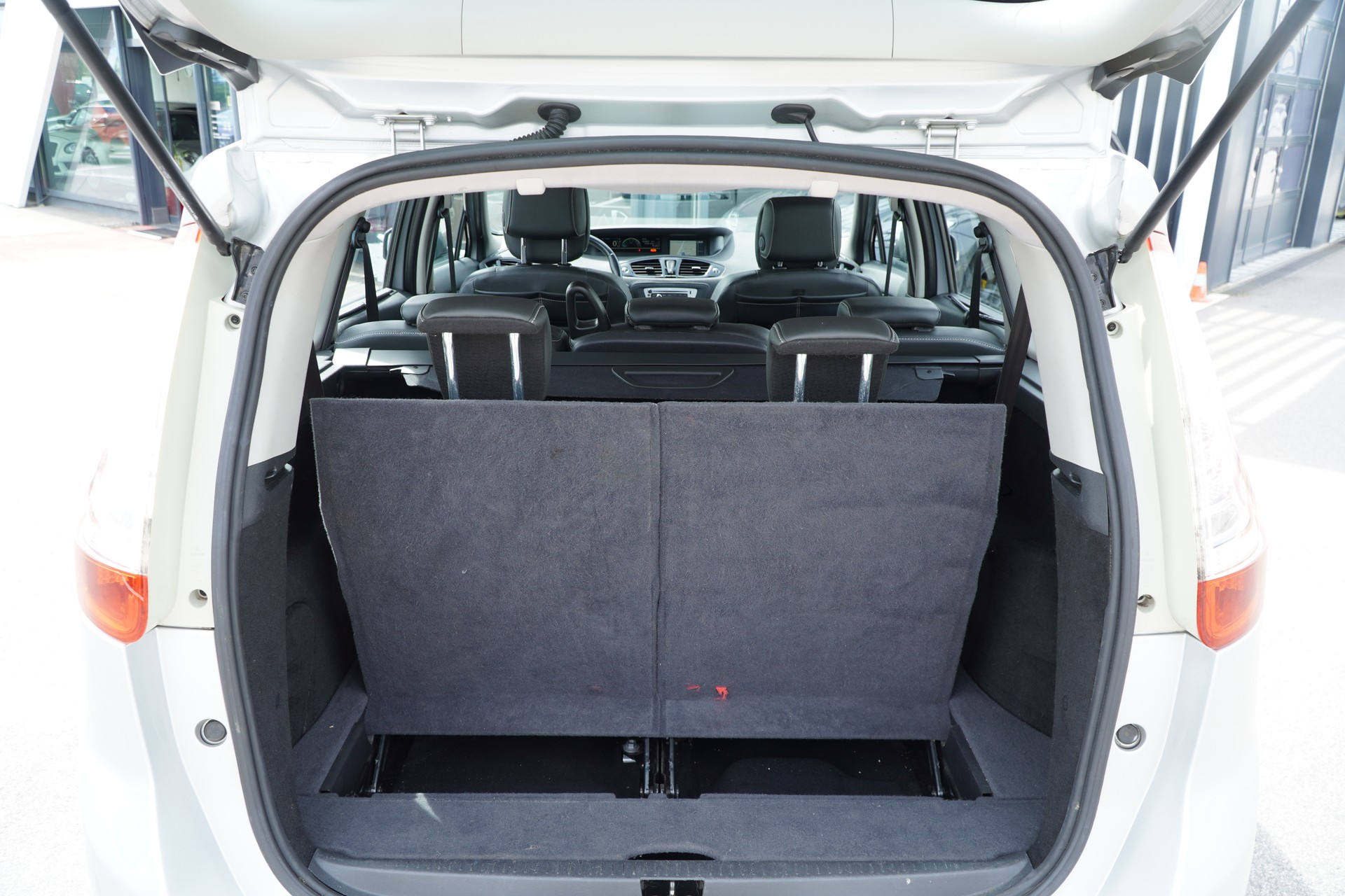 RENAULT Grand Scénic 2.0 16V Dynamique X-Tronic CVT-image-20