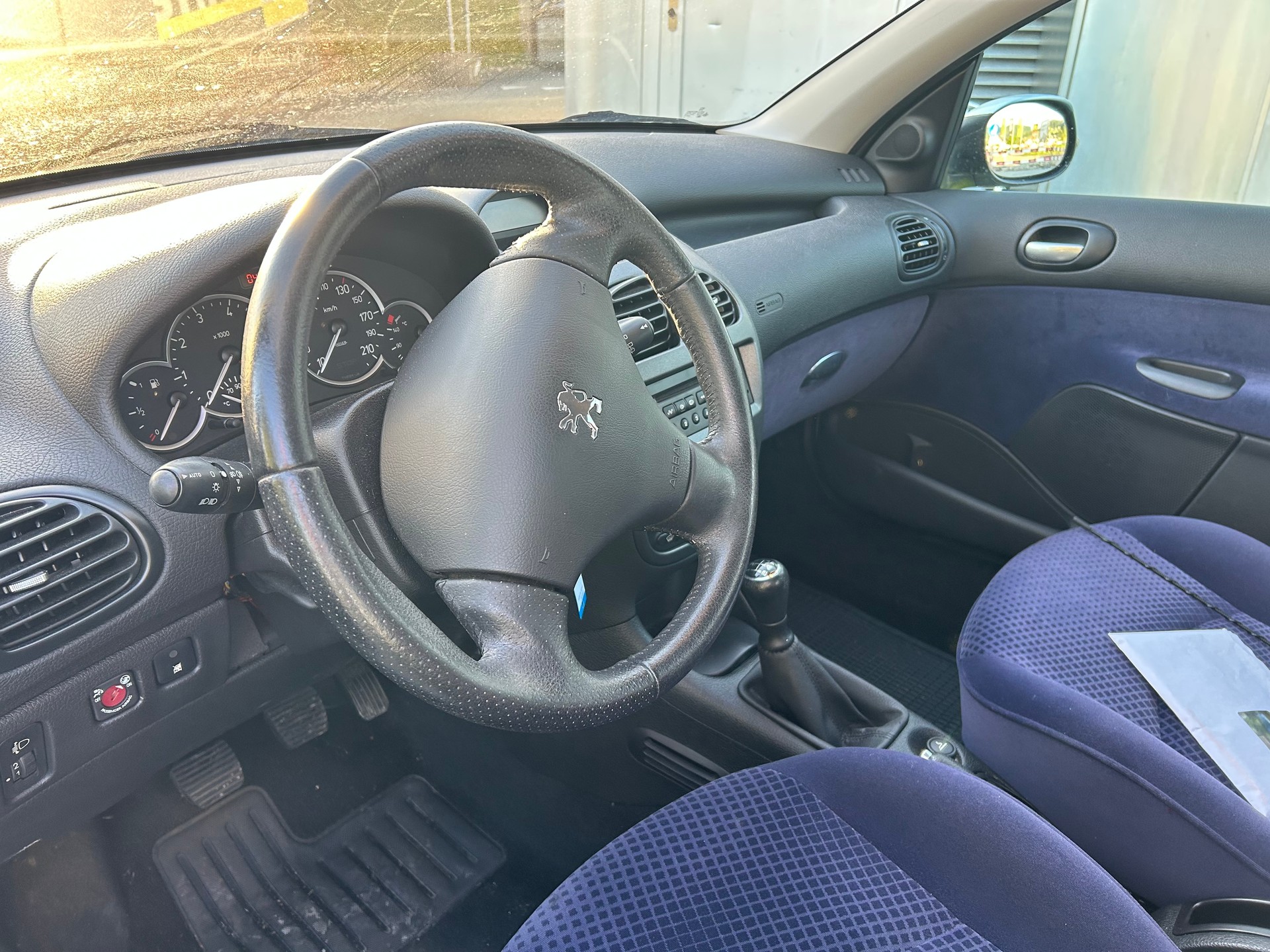 PEUGEOT 206 1.6 16V (XT) Premium-image-11