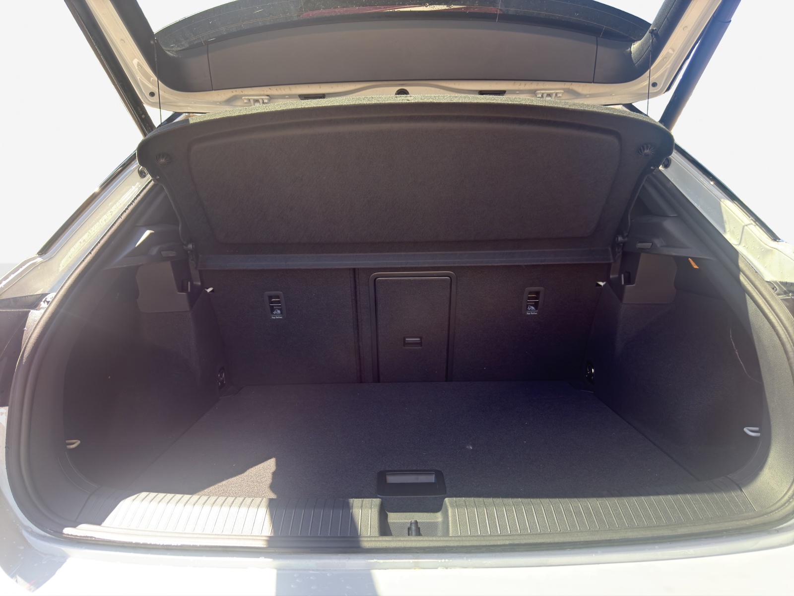 VW T-Roc 2.0 TSI R-Line DSG 4Motion-image-12