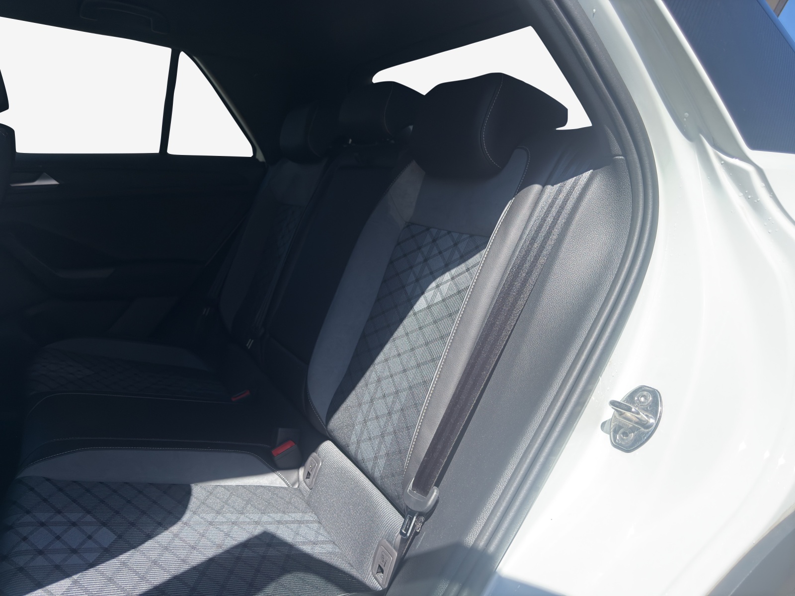 VW T-Roc 2.0 TSI R-Line DSG 4Motion-image-11