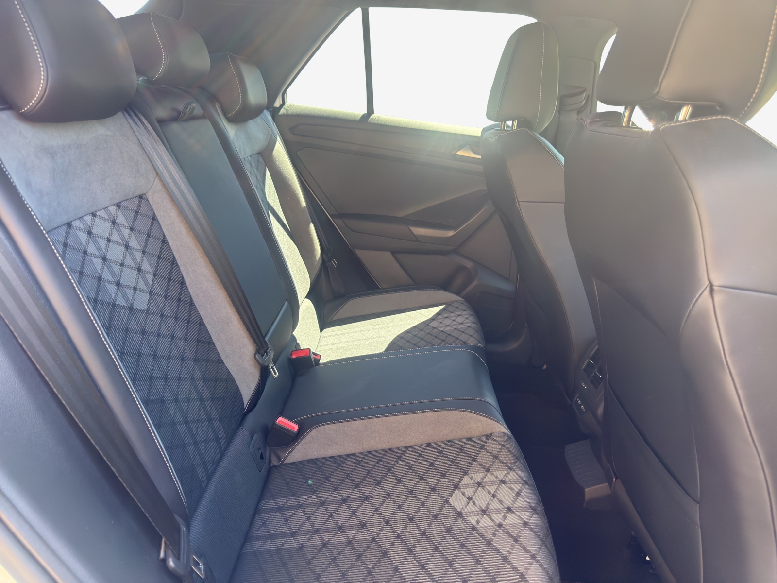 VW T-Roc 2.0 TSI R-Line DSG 4Motion-image-15