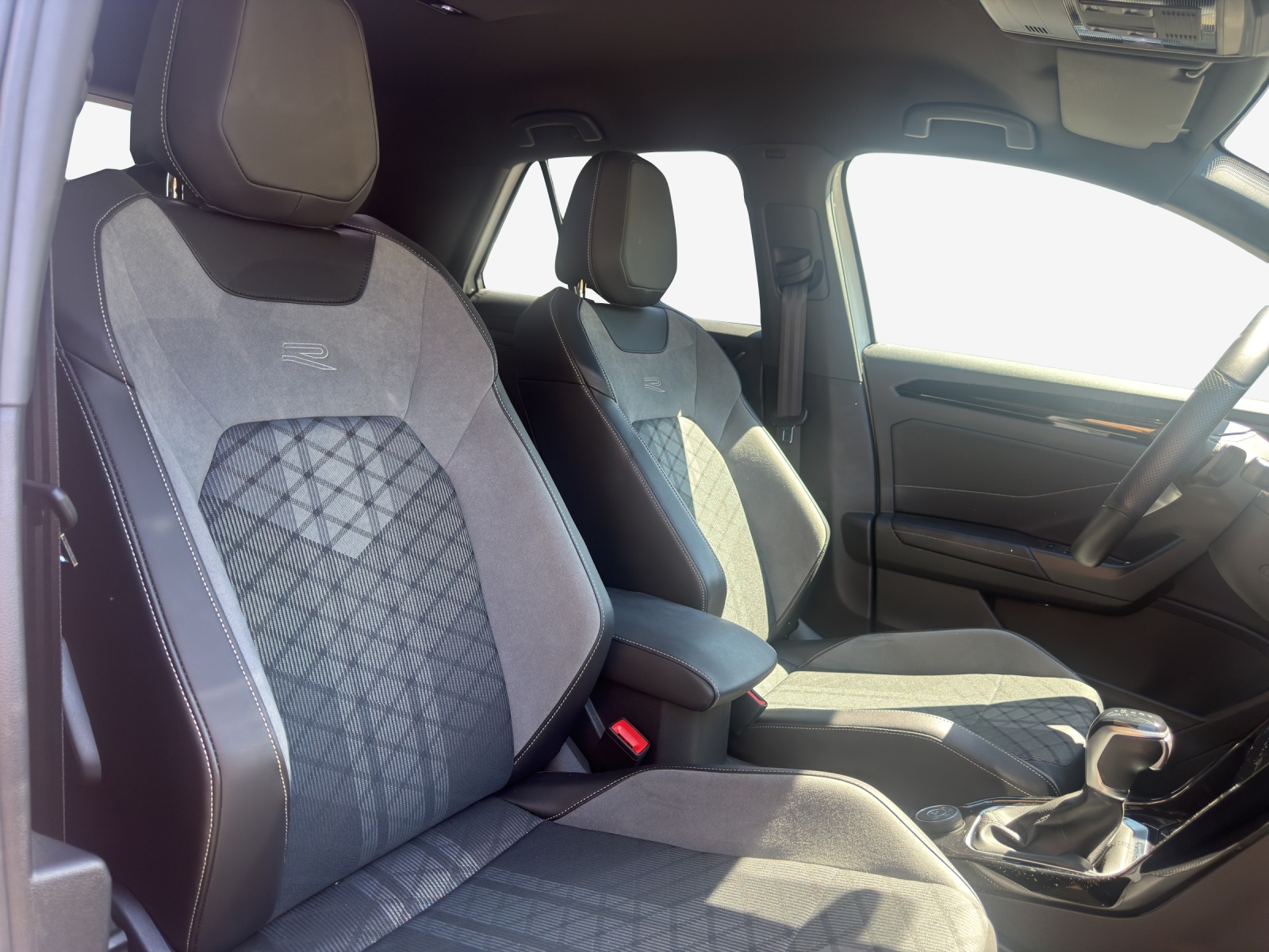 VW T-Roc 2.0 TSI R-Line DSG 4Motion-image-14