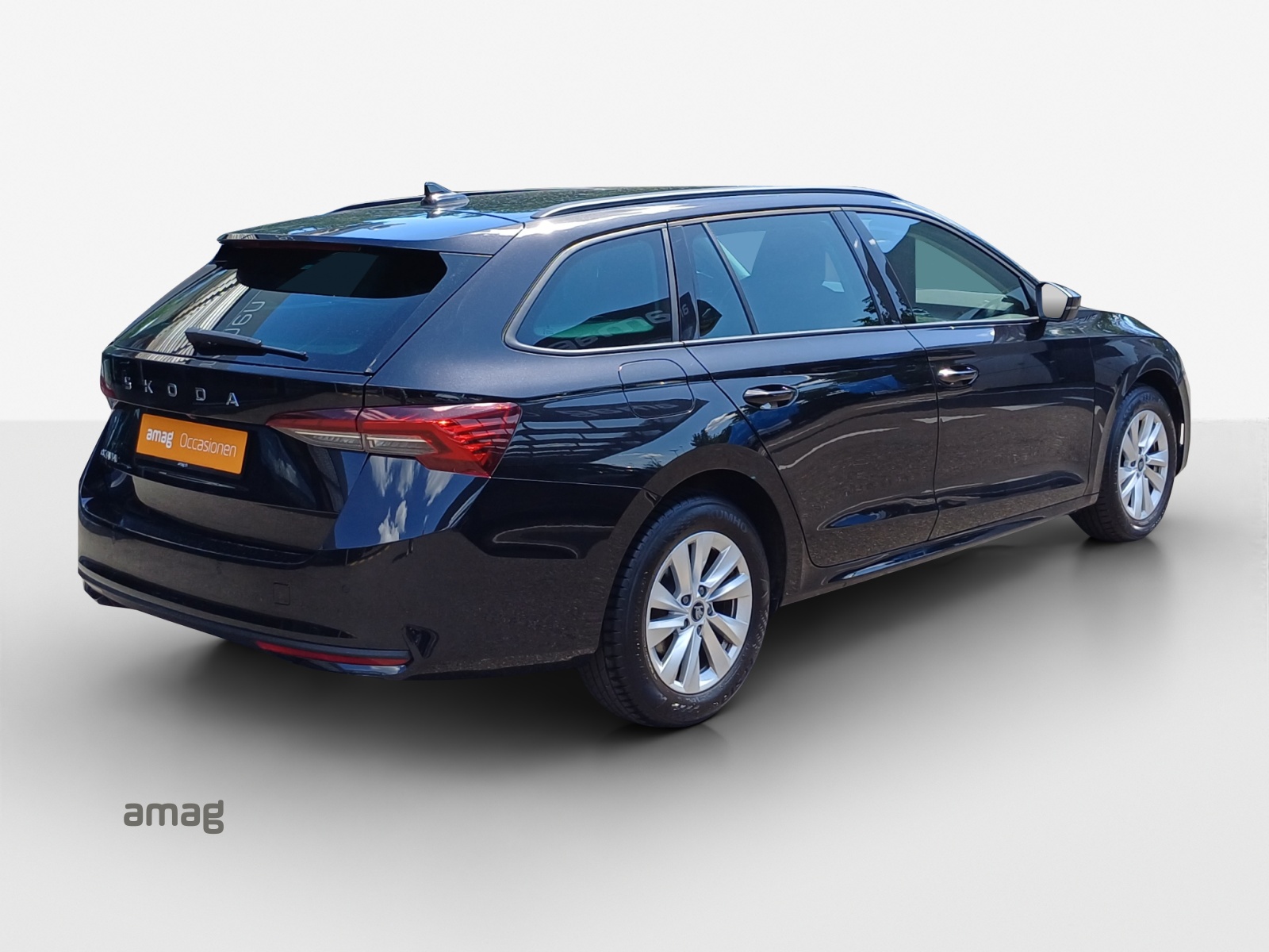 SKODA Octavia Combi 1.5 TSI mHEV DSG Dynamic-image-4