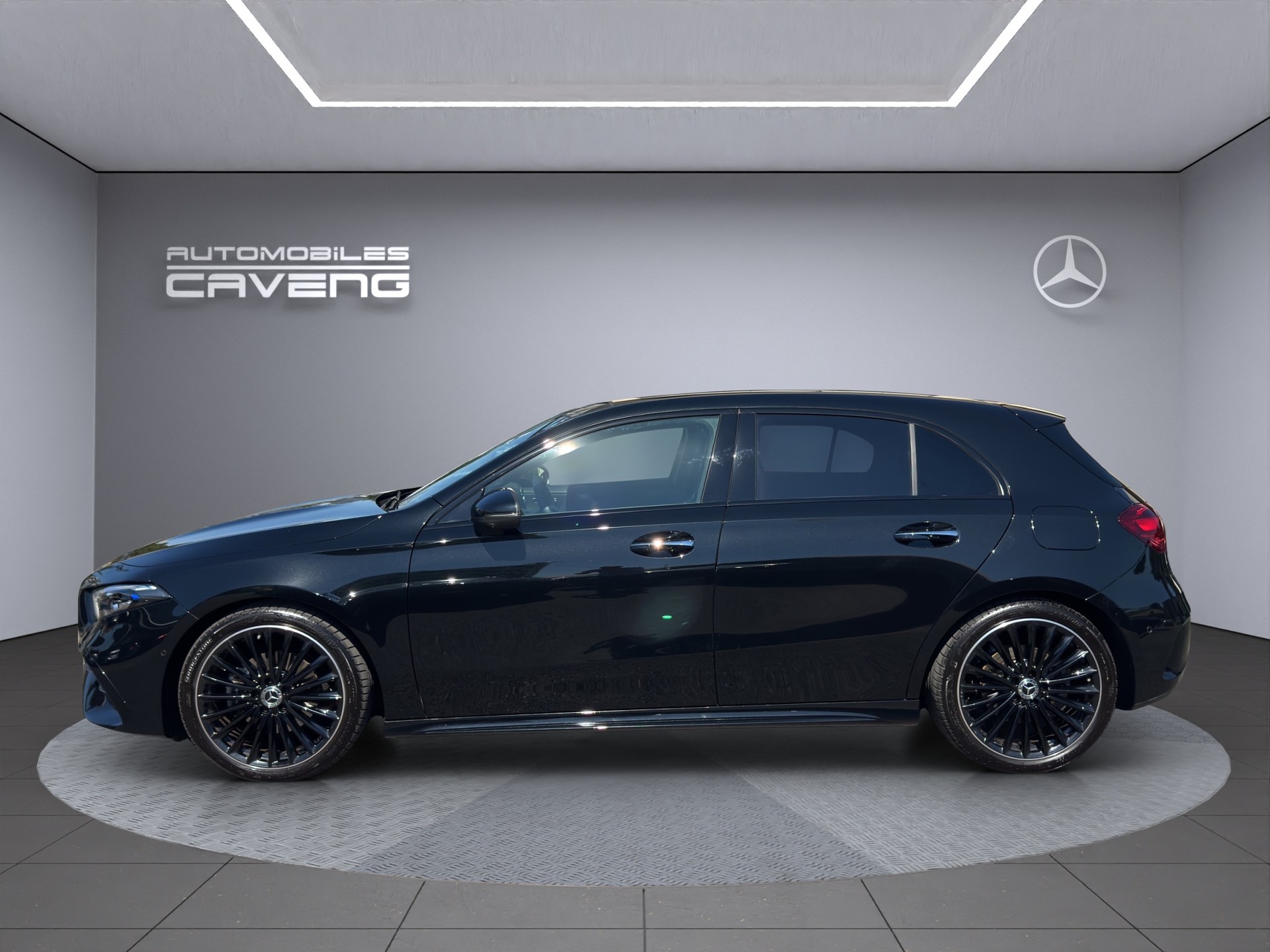 MERCEDES-BENZ A 200 7G-DCT-showroom-element-1