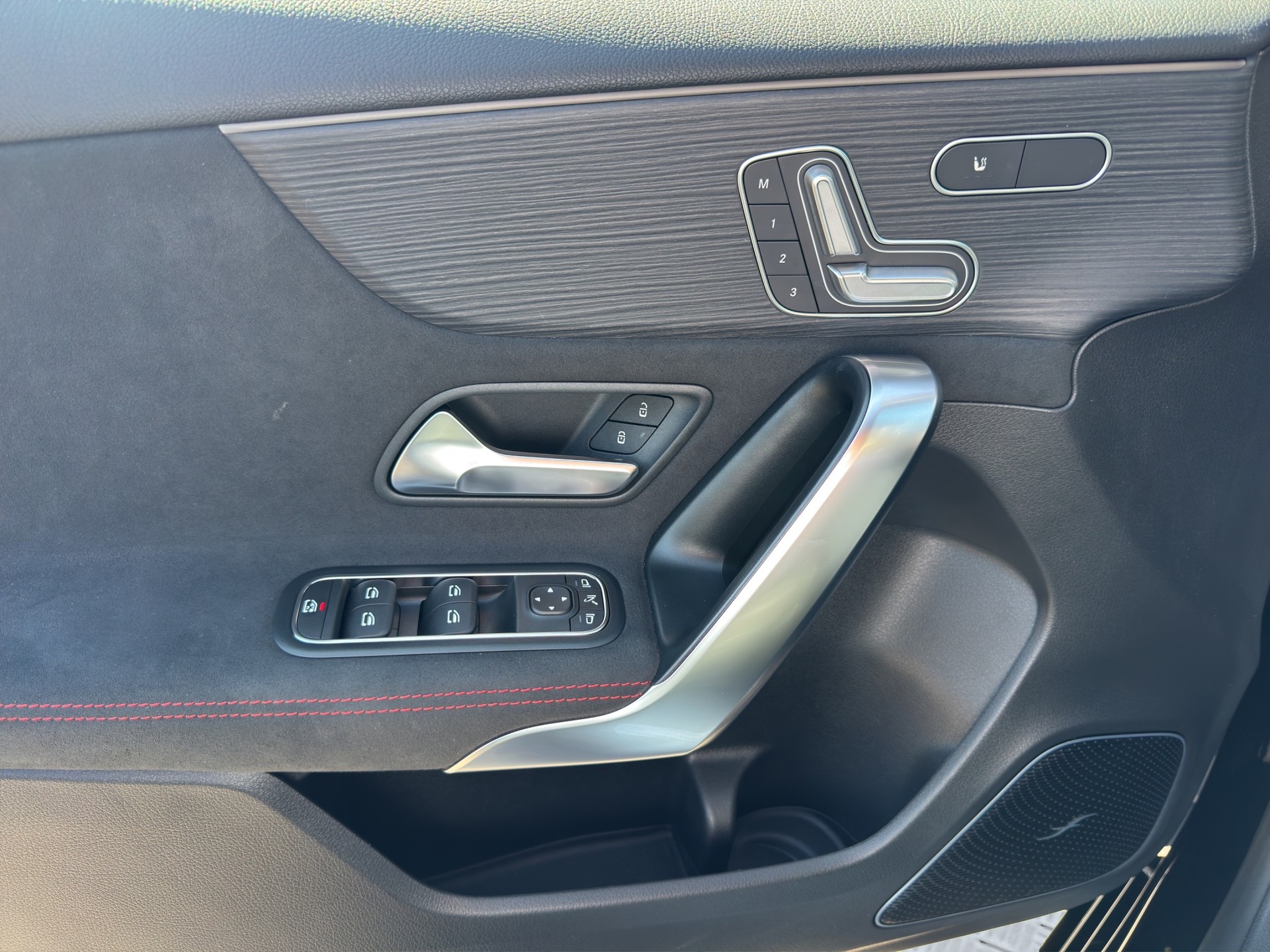 MERCEDES-BENZ A 200 7G-DCT-image-9