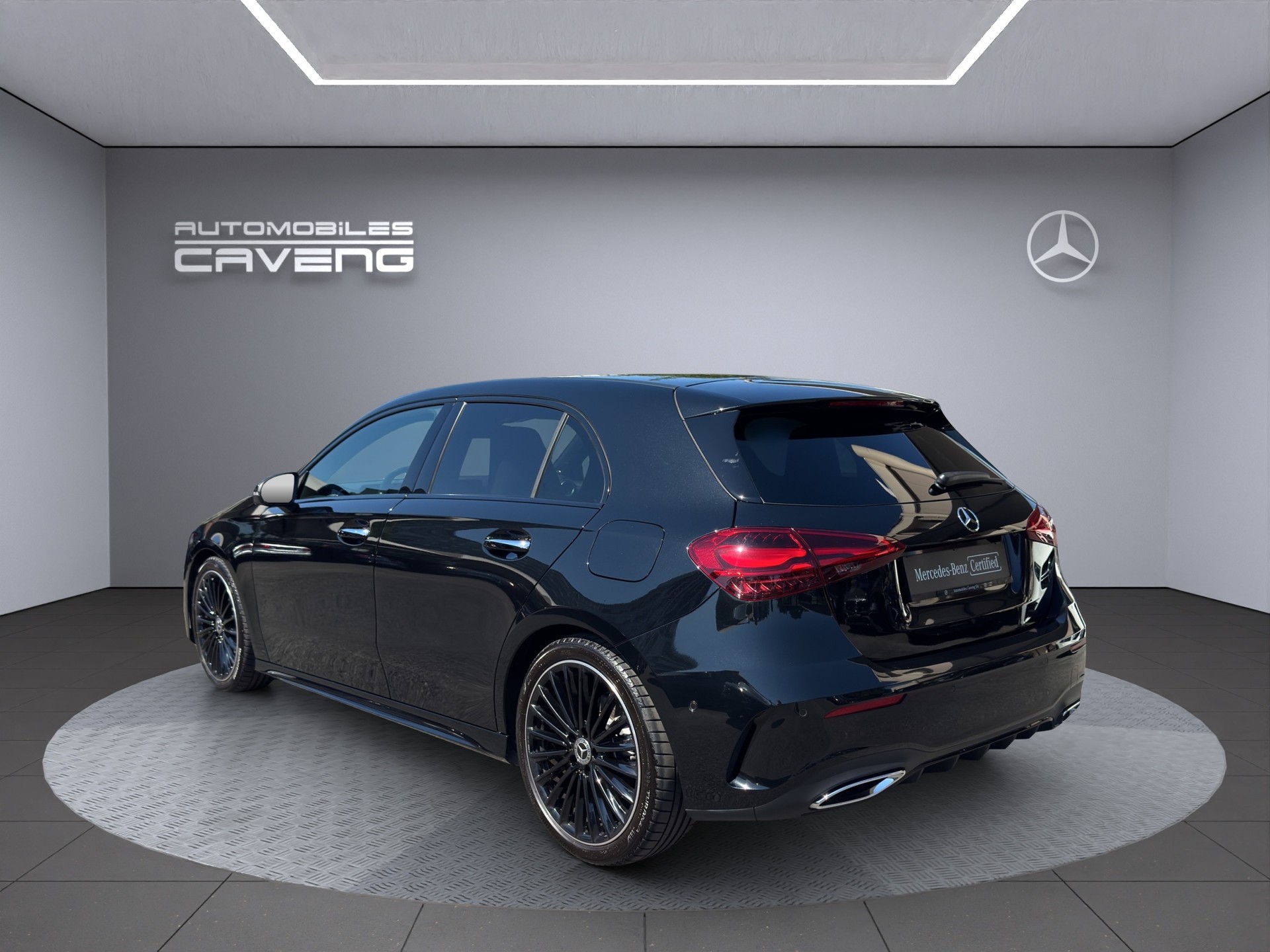 MERCEDES-BENZ A 200 7G-DCT-showroom-element-2