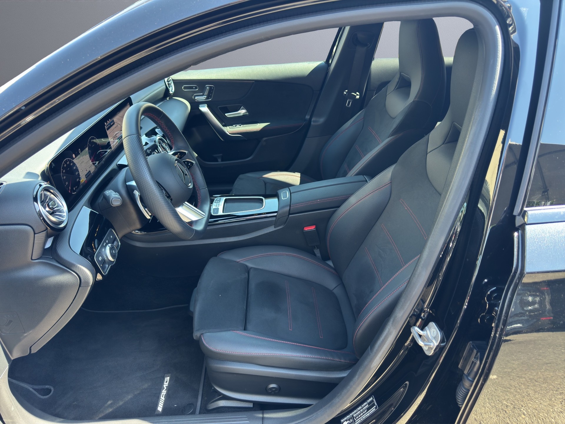 MERCEDES-BENZ A 200 7G-DCT-image-10
