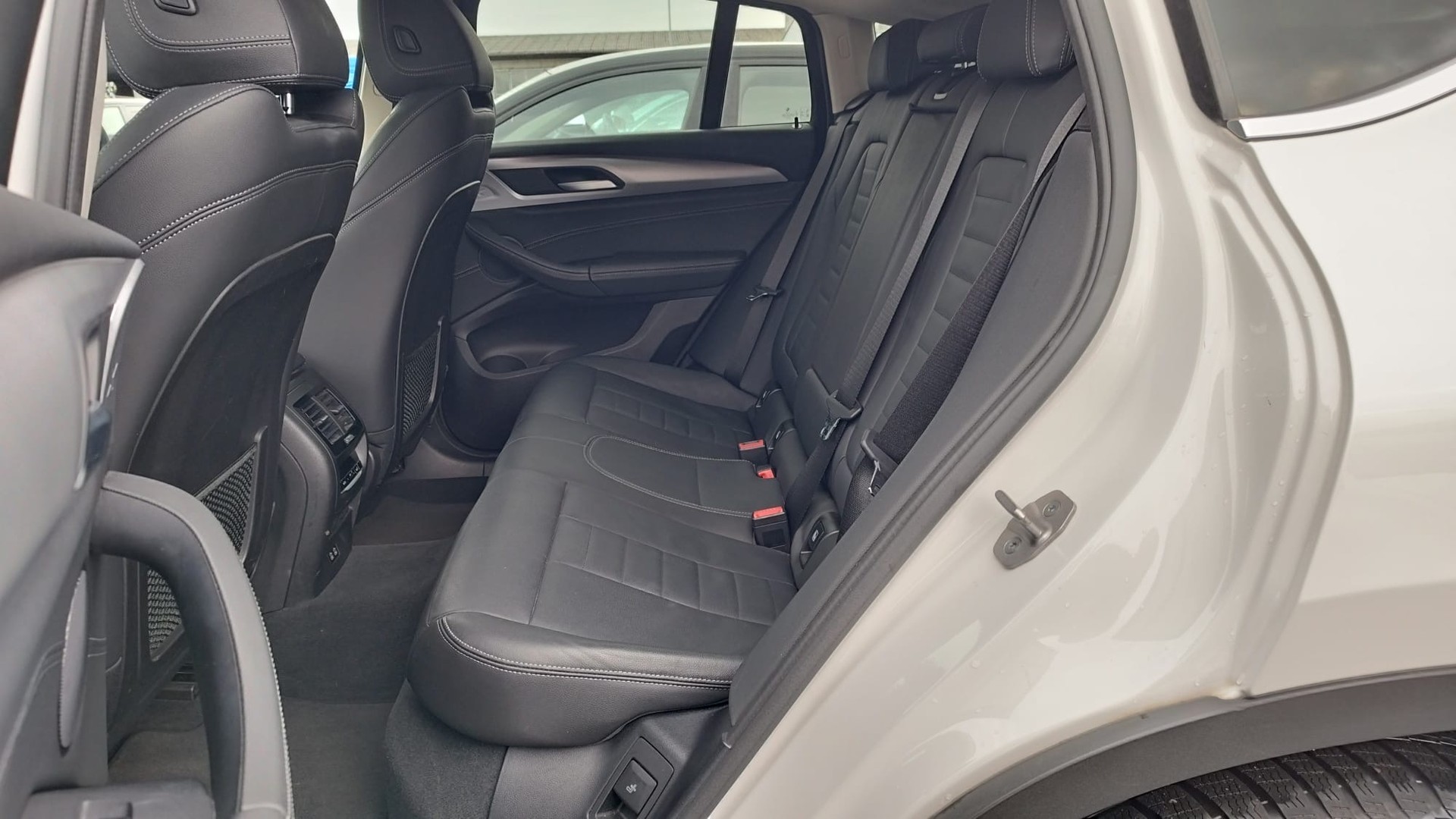 BMW X4 xDrive 48V 20d M Sport Steptronic-image-11