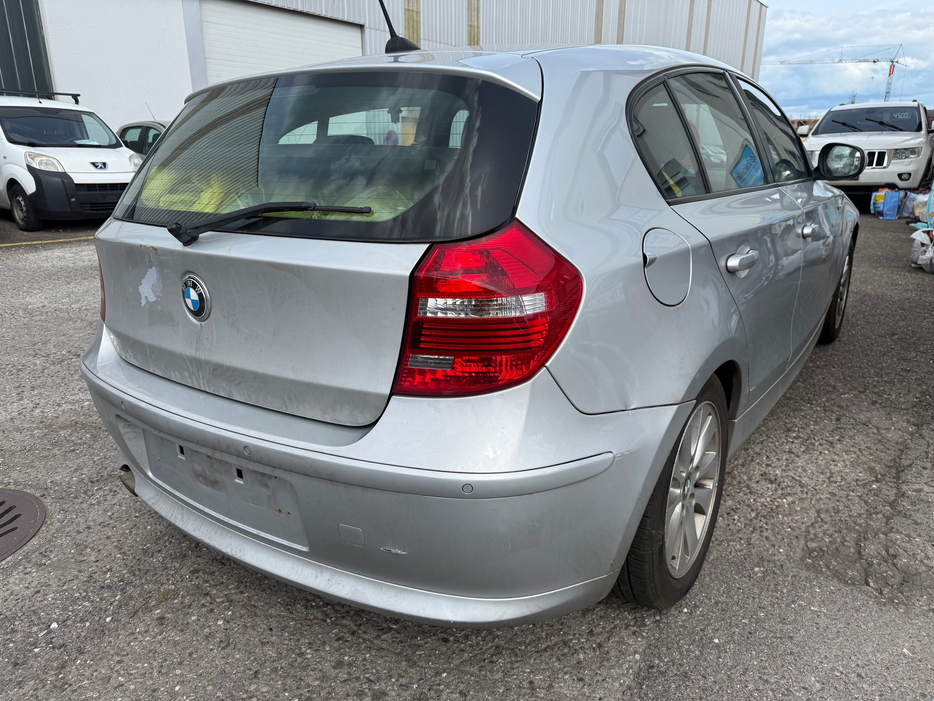 BMW 120d Dynamic Edition-image-9