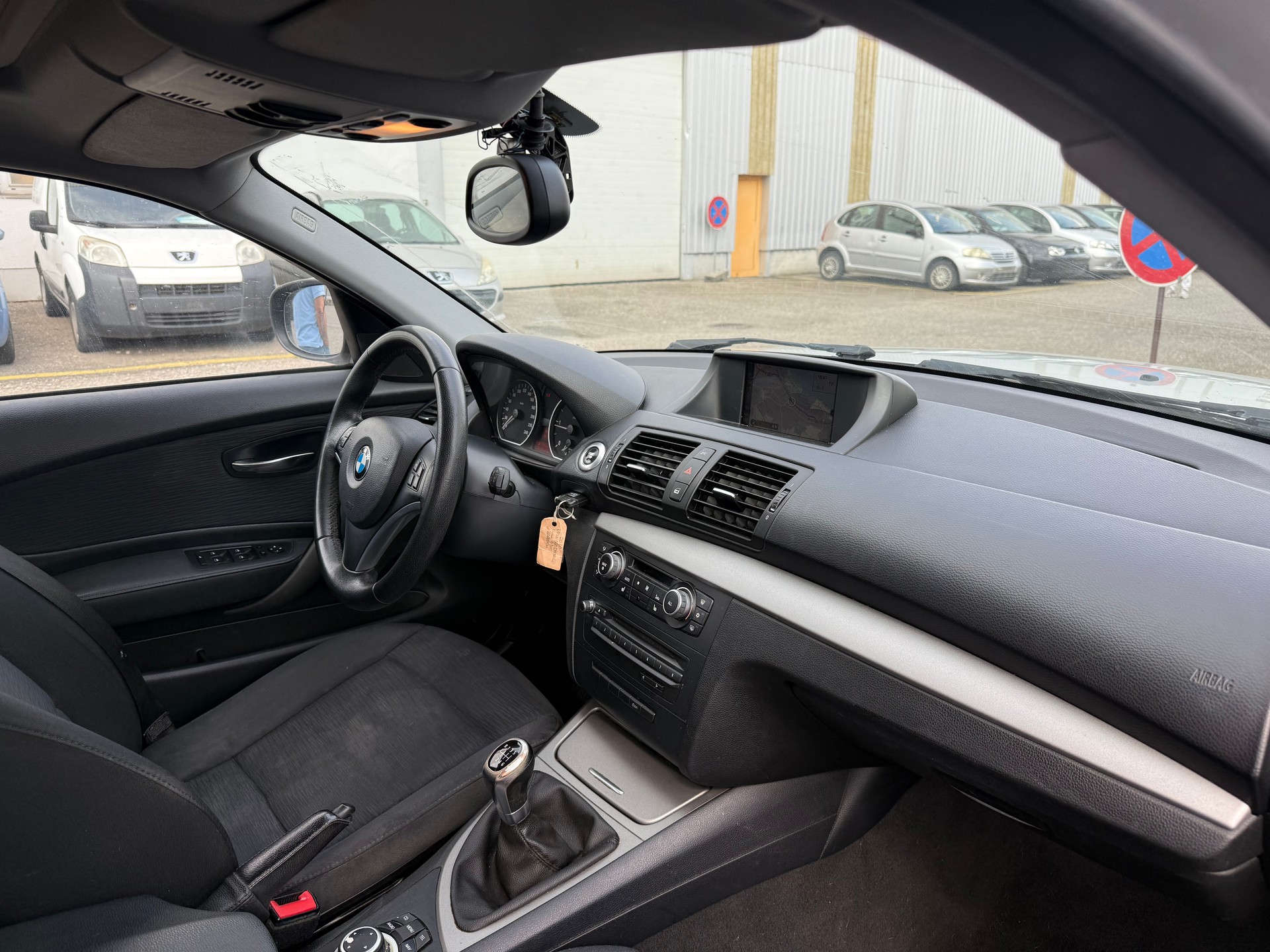 BMW 120d Dynamic Edition-image-2