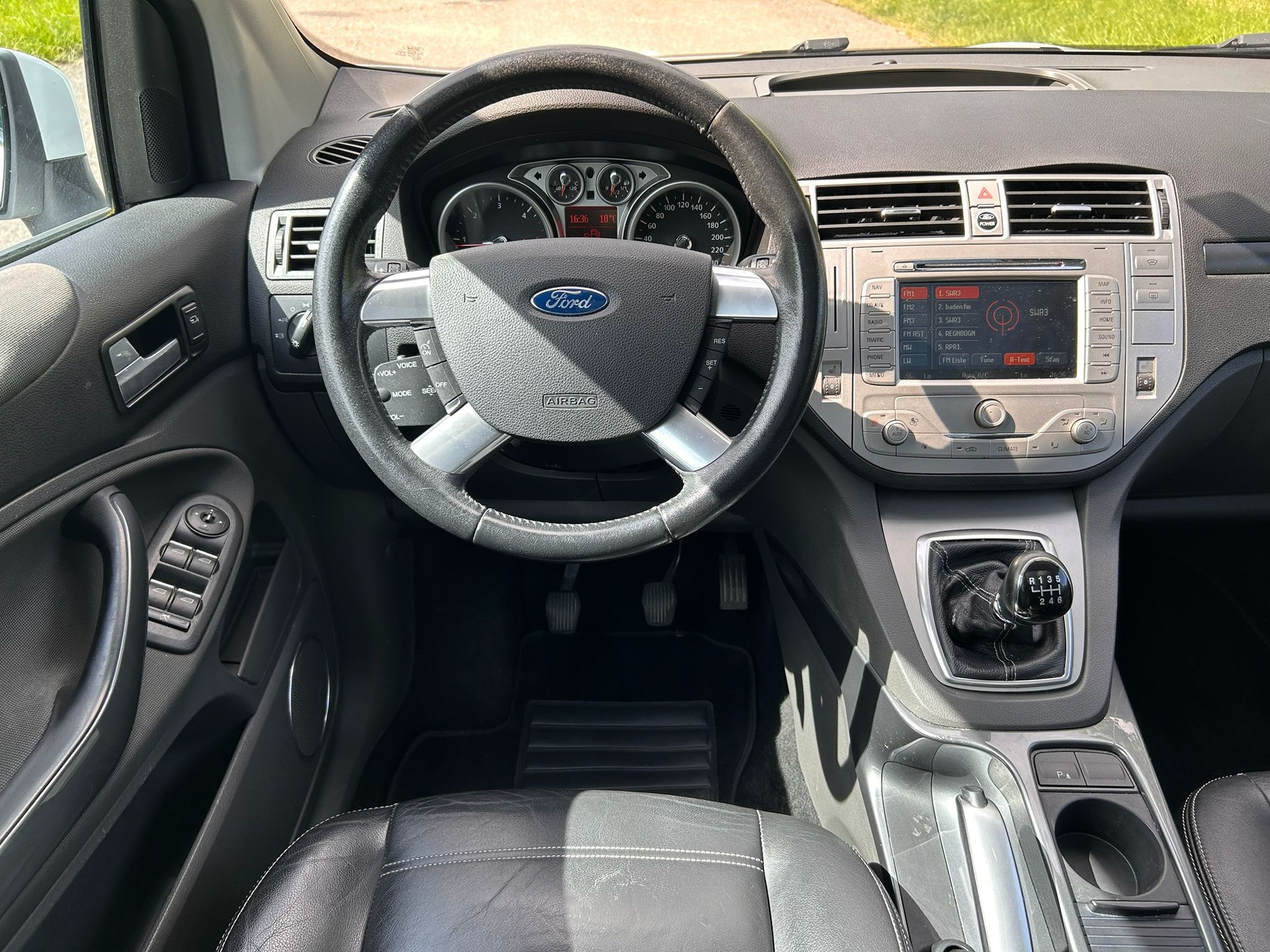 FORD Kuga 2.0 TDCi Carving 4WD-image-16