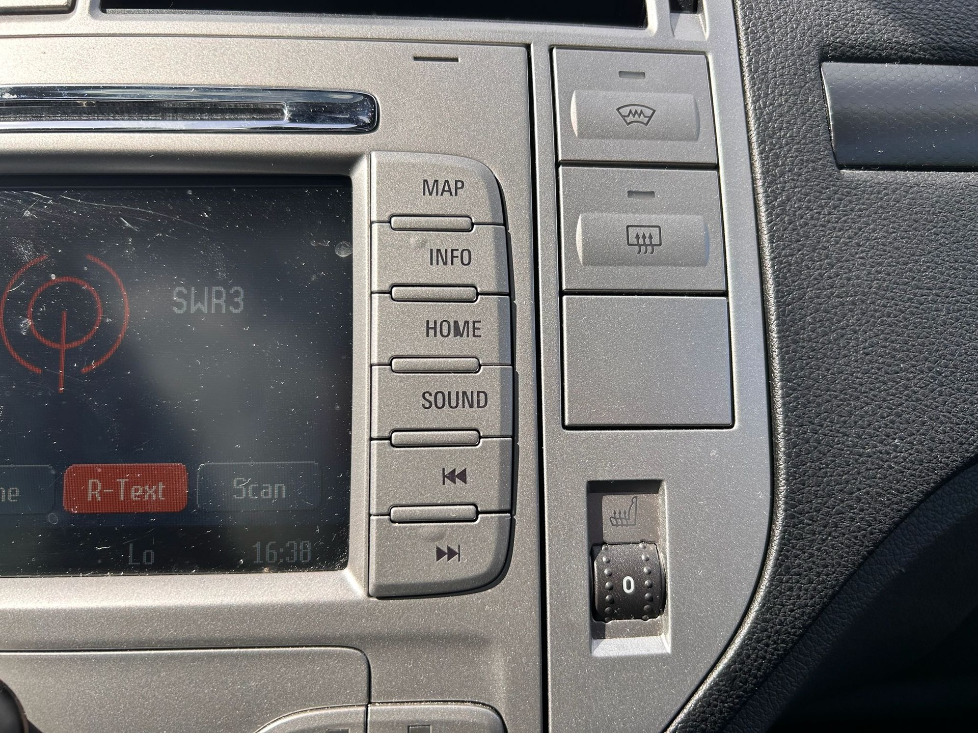 FORD Kuga 2.0 TDCi Carving 4WD-image-27