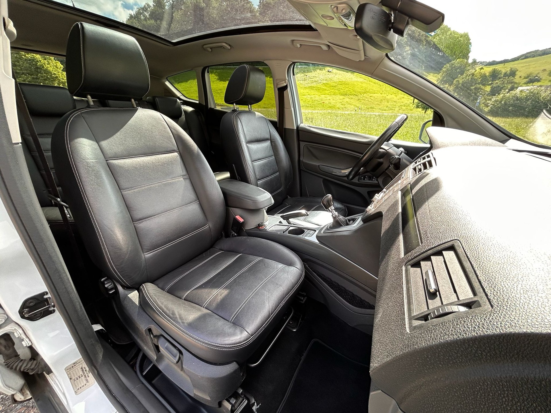 FORD Kuga 2.0 TDCi Carving 4WD-image-11